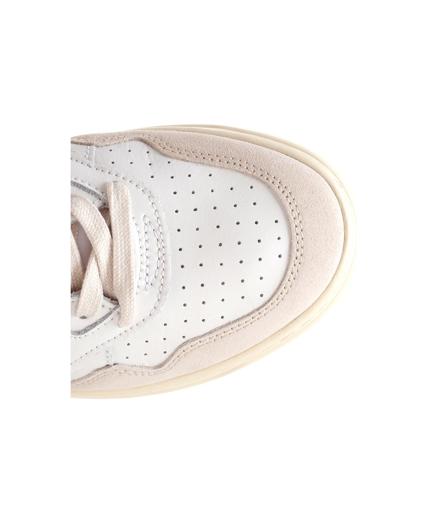 Autry White 'medalist' Sneakers With Green Heel Tab - White