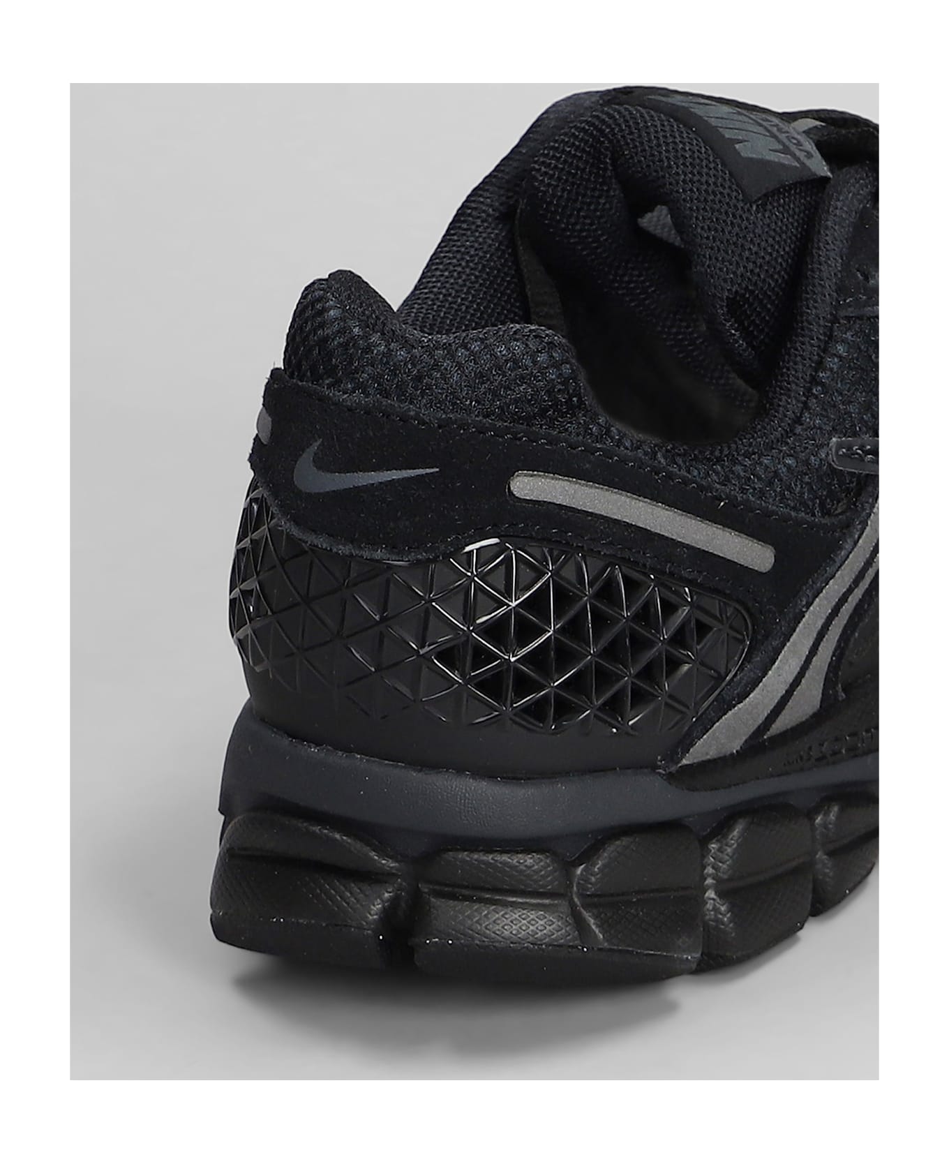 Nike Zoom Vomero 5 Sneakers In Black Leather And Fabric - black