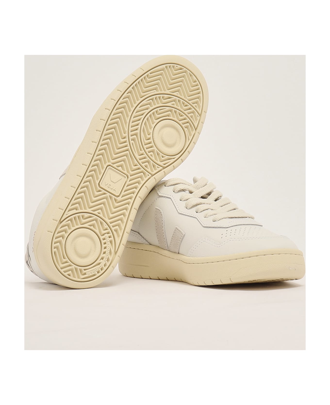 Veja Leather Sneaker - GHIACCIO