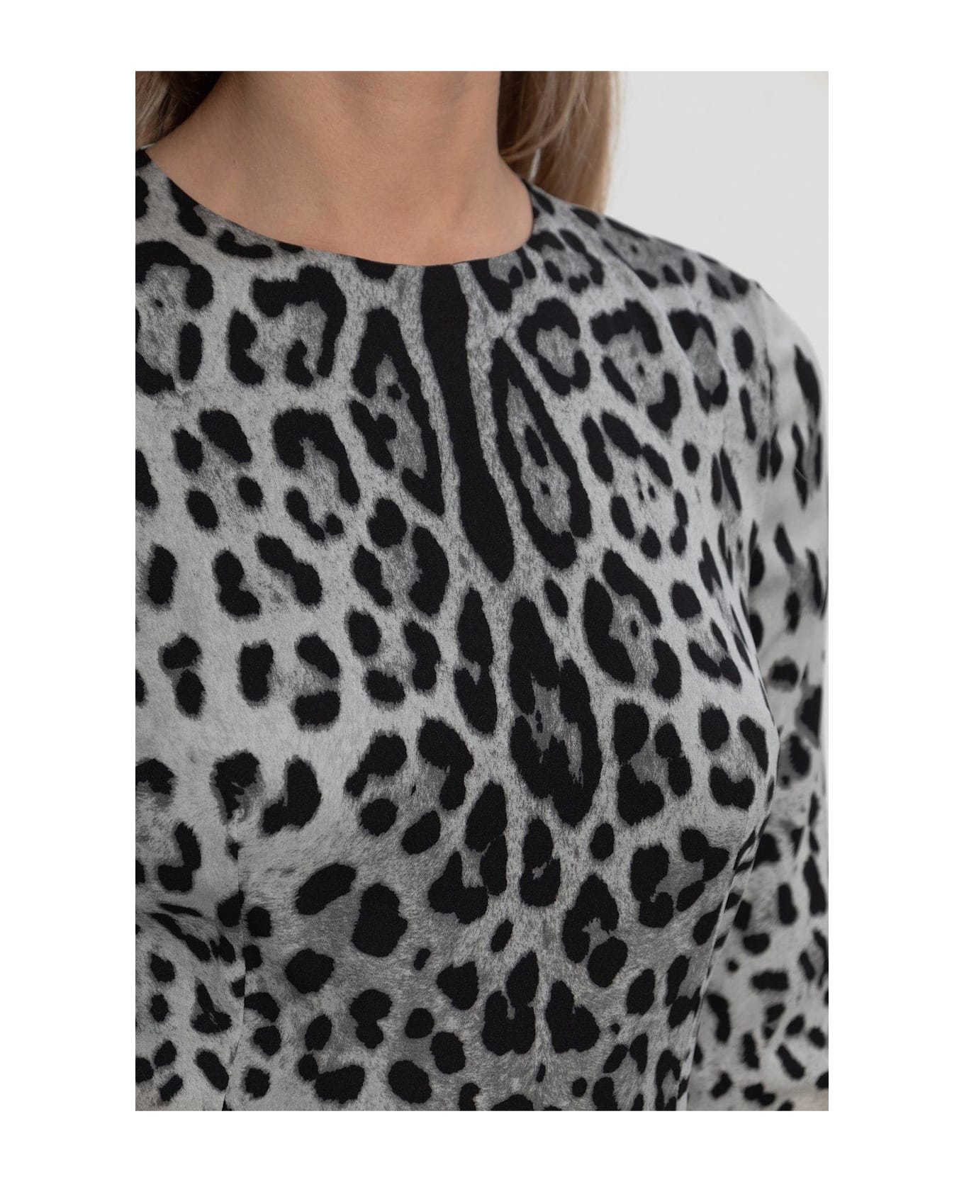 Dolce 
Gabbana Animal Printed Midi Dress - Leoaprd