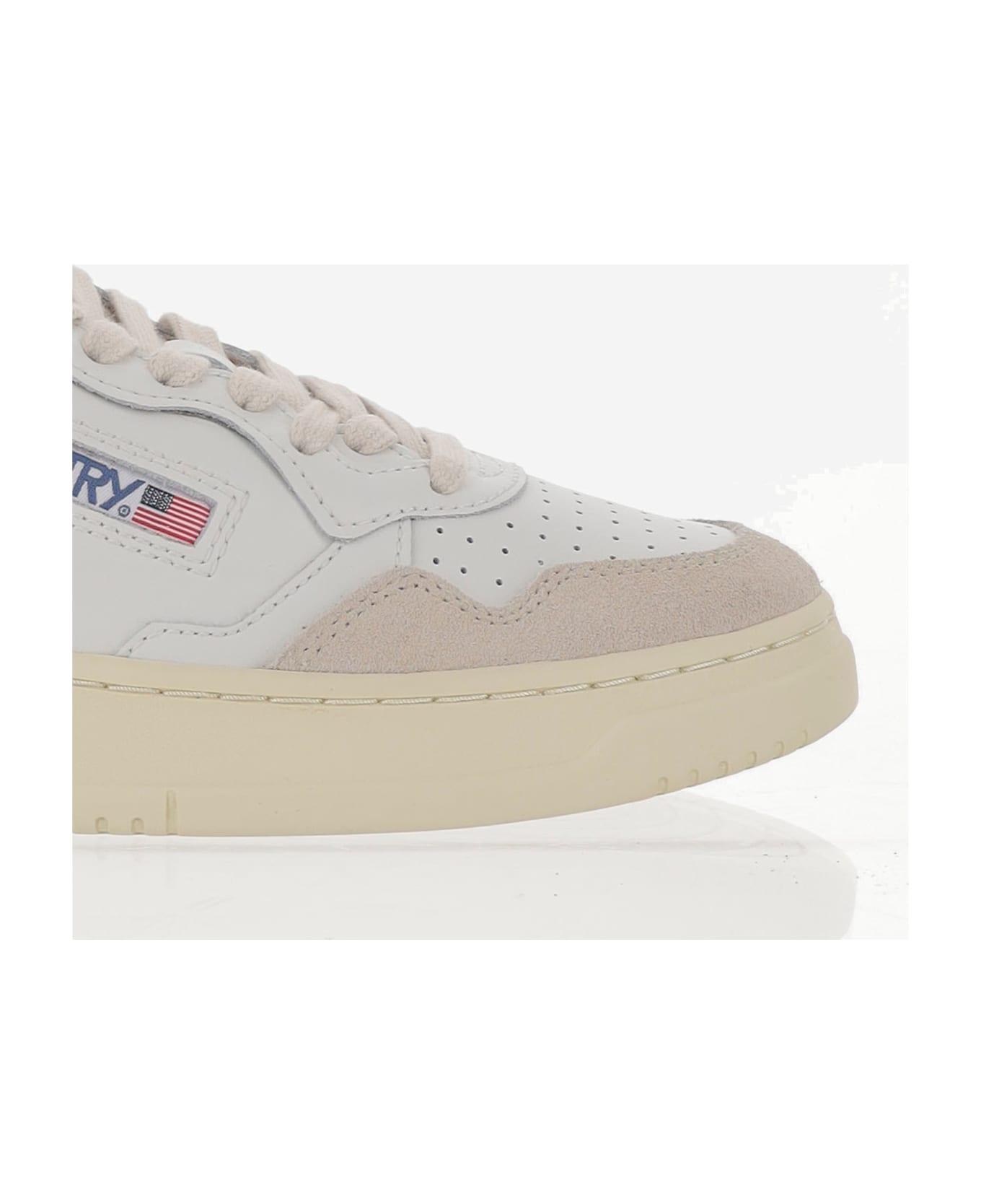 Autry Low Medalist Leather Sneakers - Light Blue