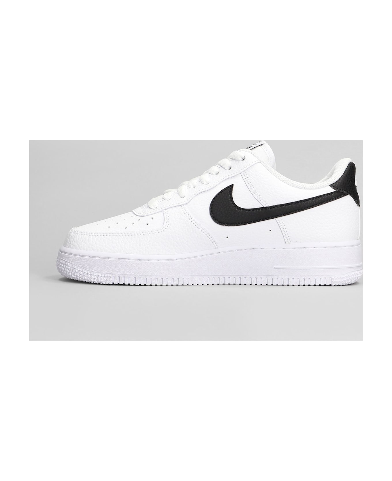 Nike Air Force 1 07 Sneakers In White Leather - white