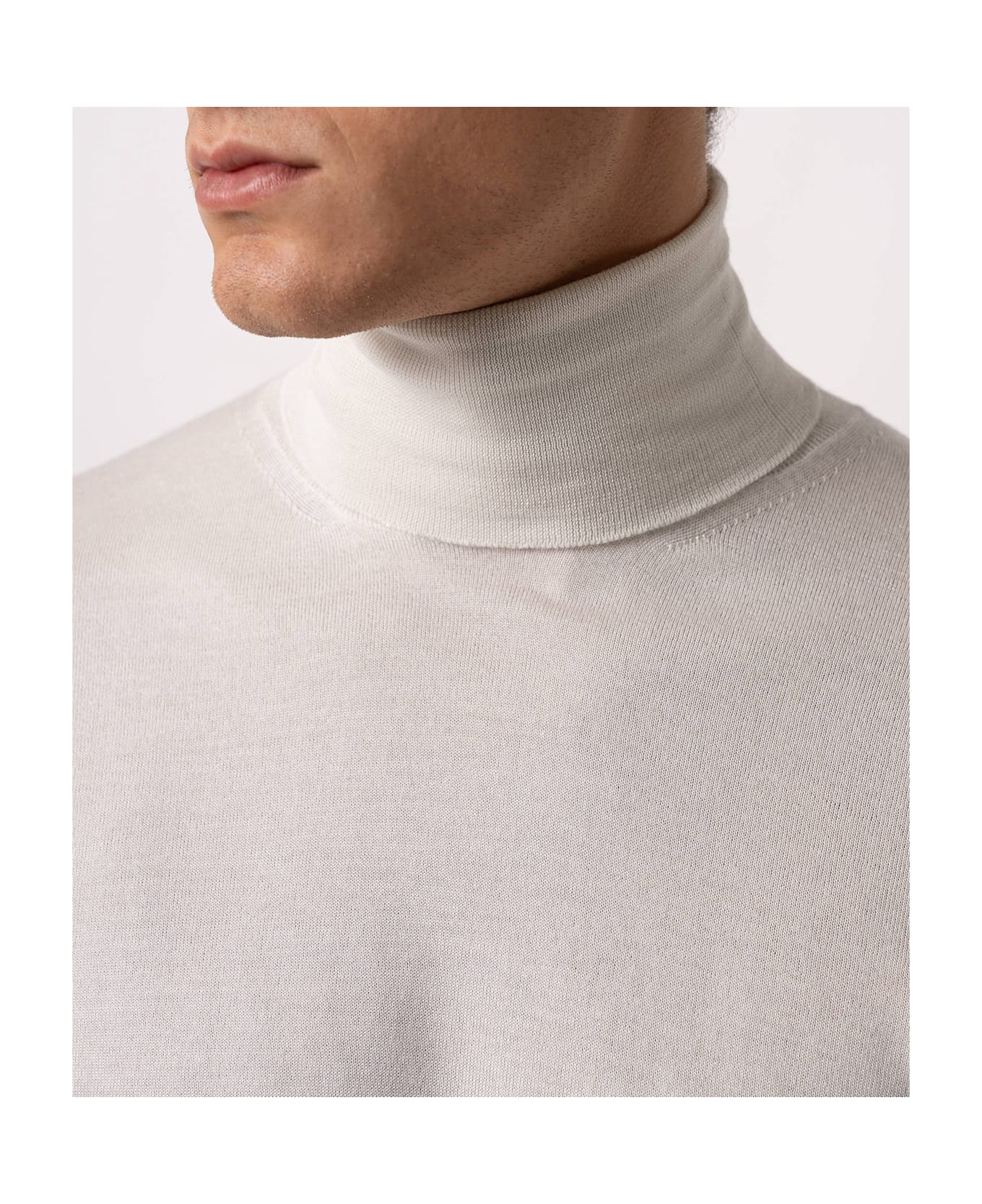 Larusmiani Turtleneck Sweater Pullman Sweater - White
