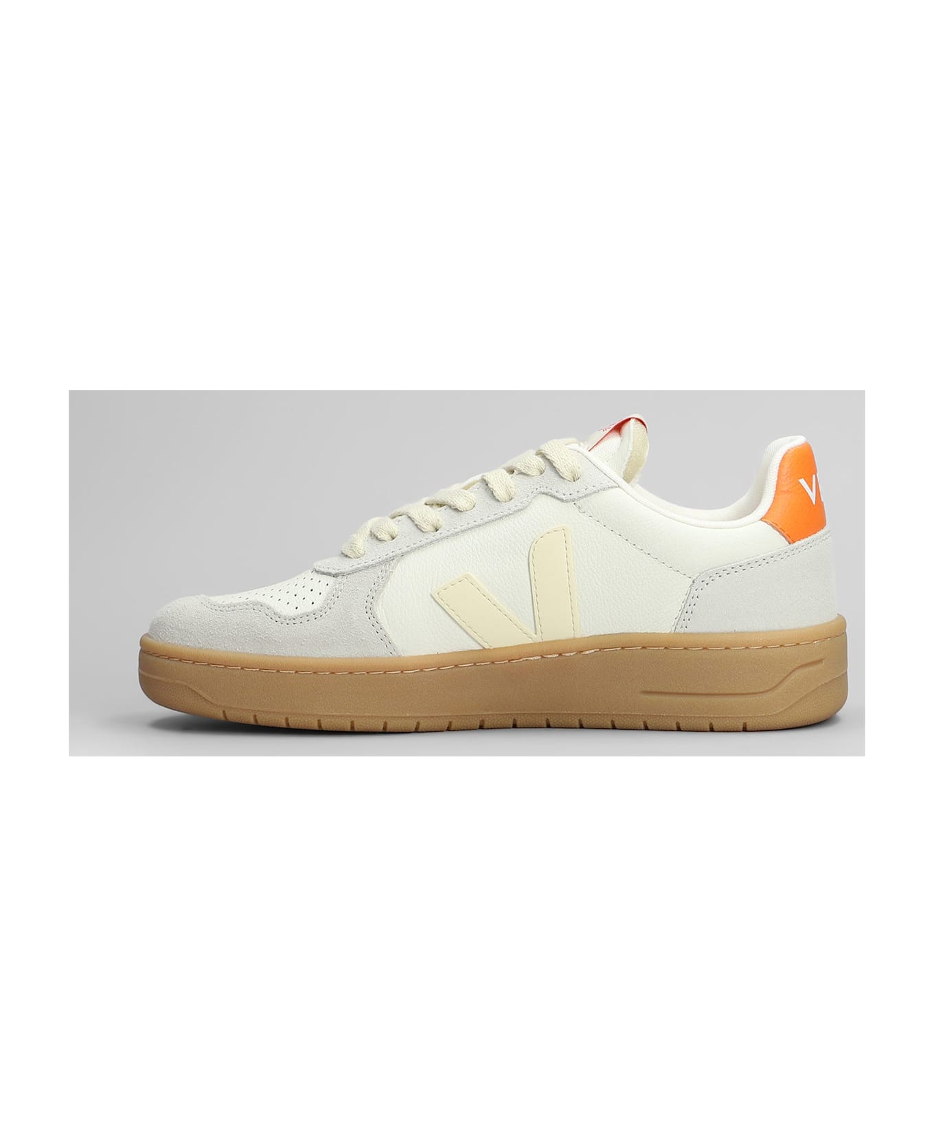 Veja V-82 Sneakers In White Suede And Leather - white