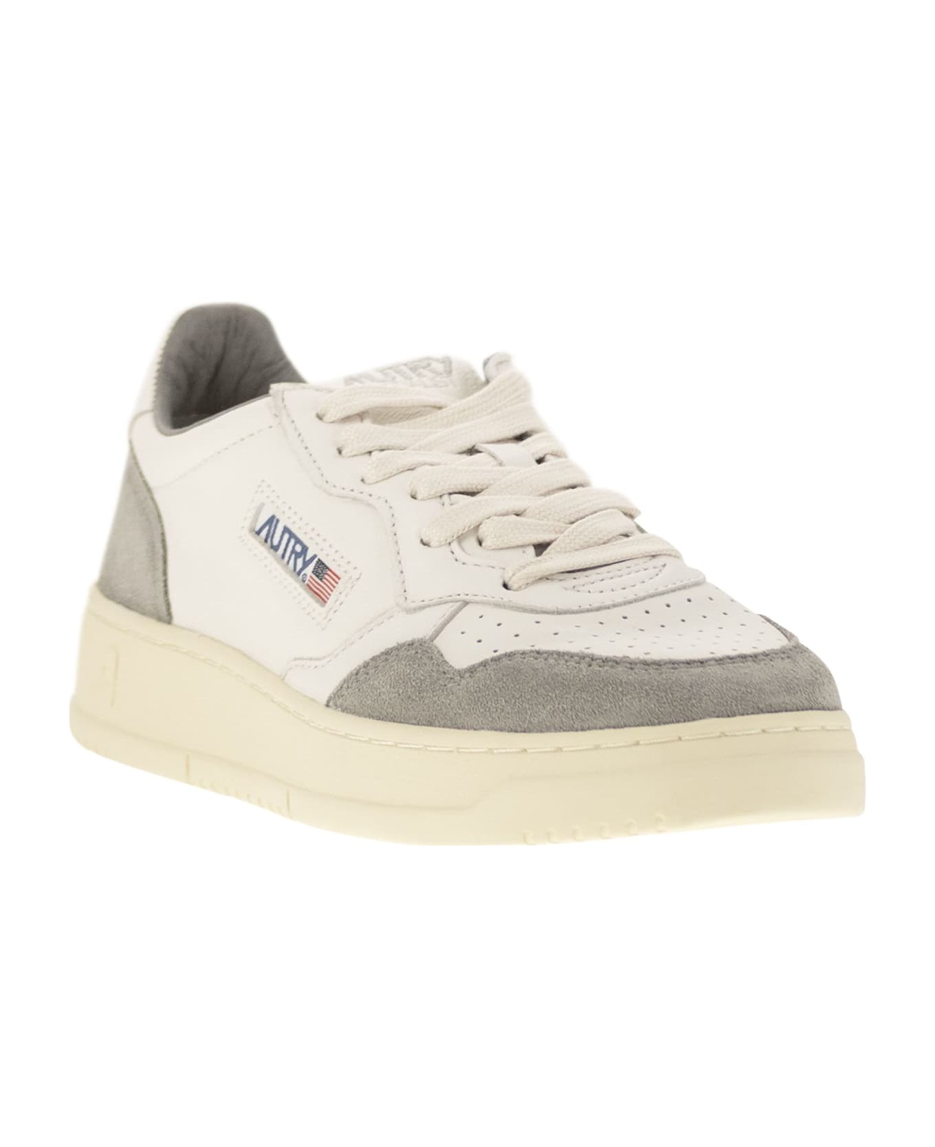 Autry Medalist Low - White Leather And Suede Sneakers In Powder - White/grey