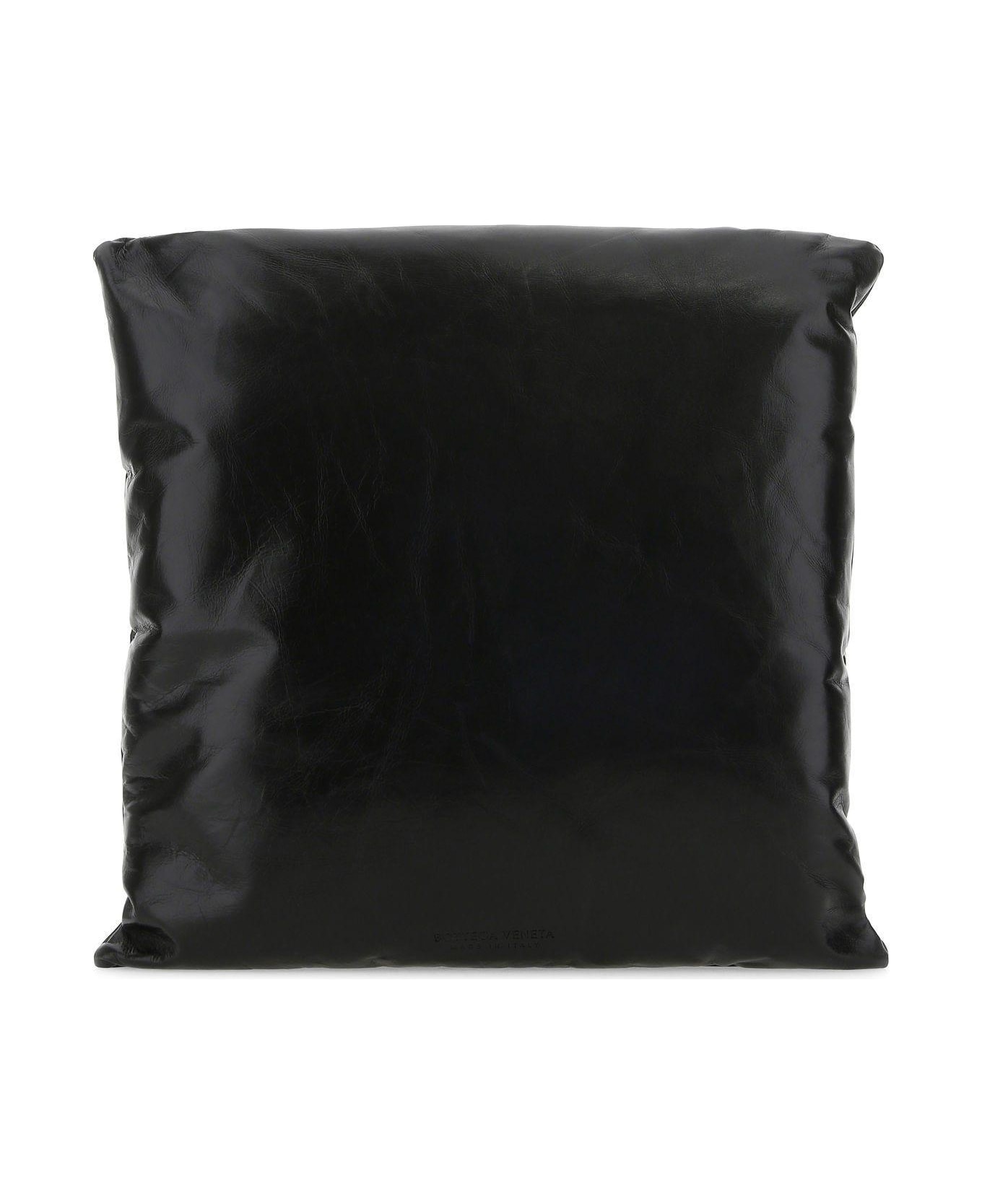 Bottega Veneta Black Leather Pillow Clutch - BLACK クラッチバッグ