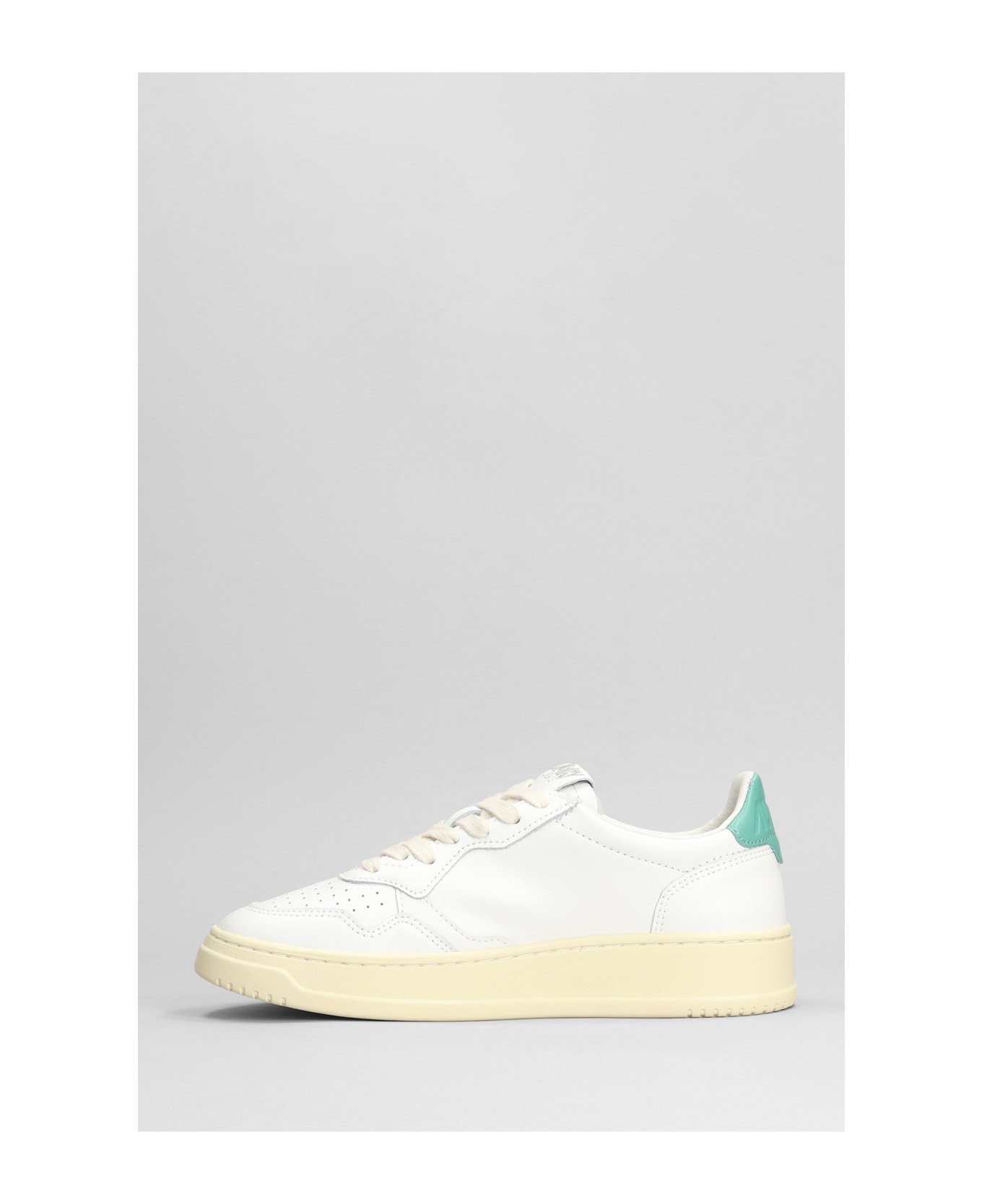 Autry Medalist Low-top Sneakers - WHITE/GREEN