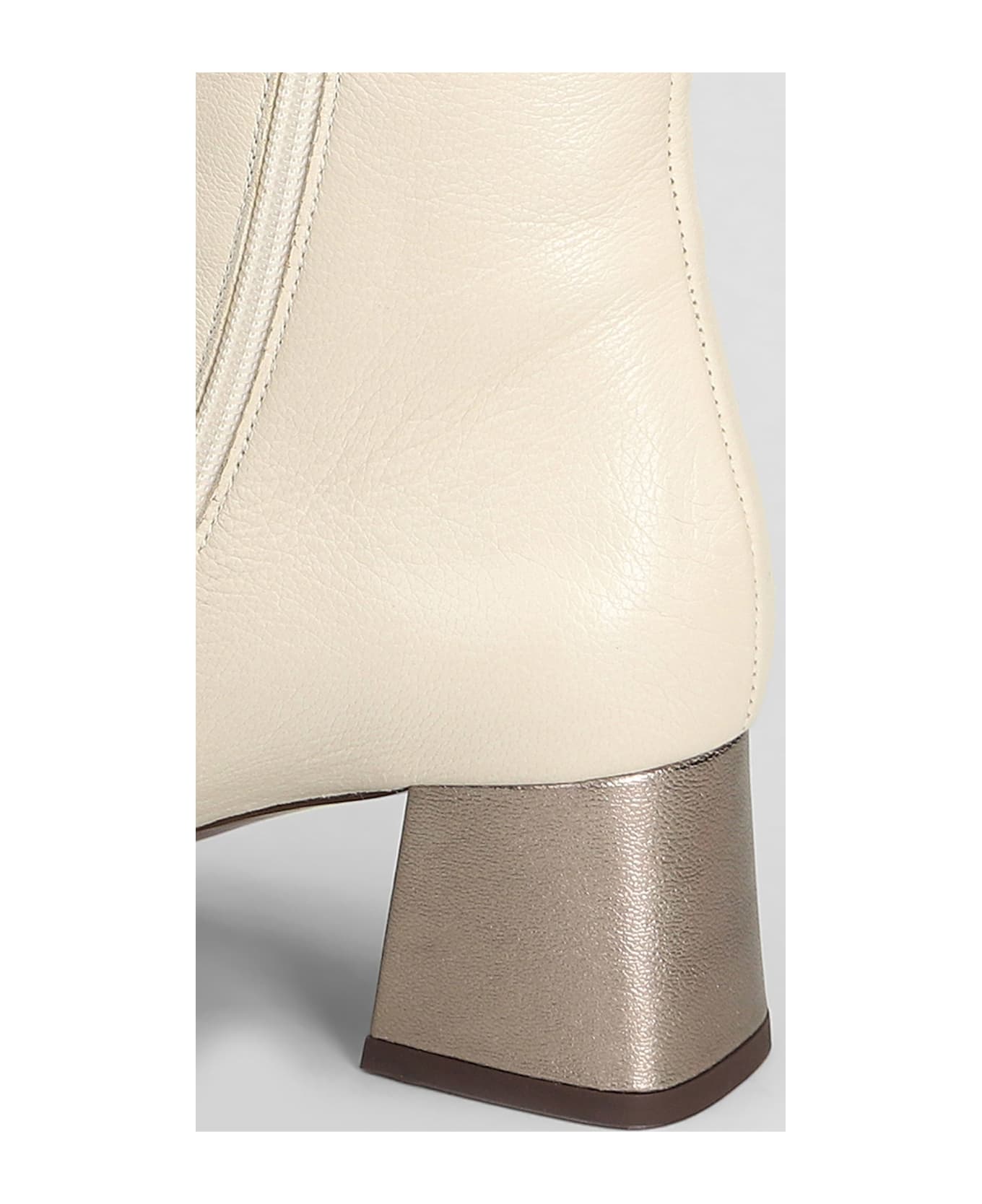 Chie Mihara Volkiria High Heels Ankle Boots In White Leather - white