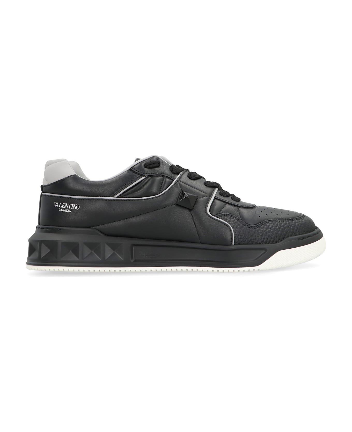 Valentino Garavani One Stud Low-top Sneakers - black