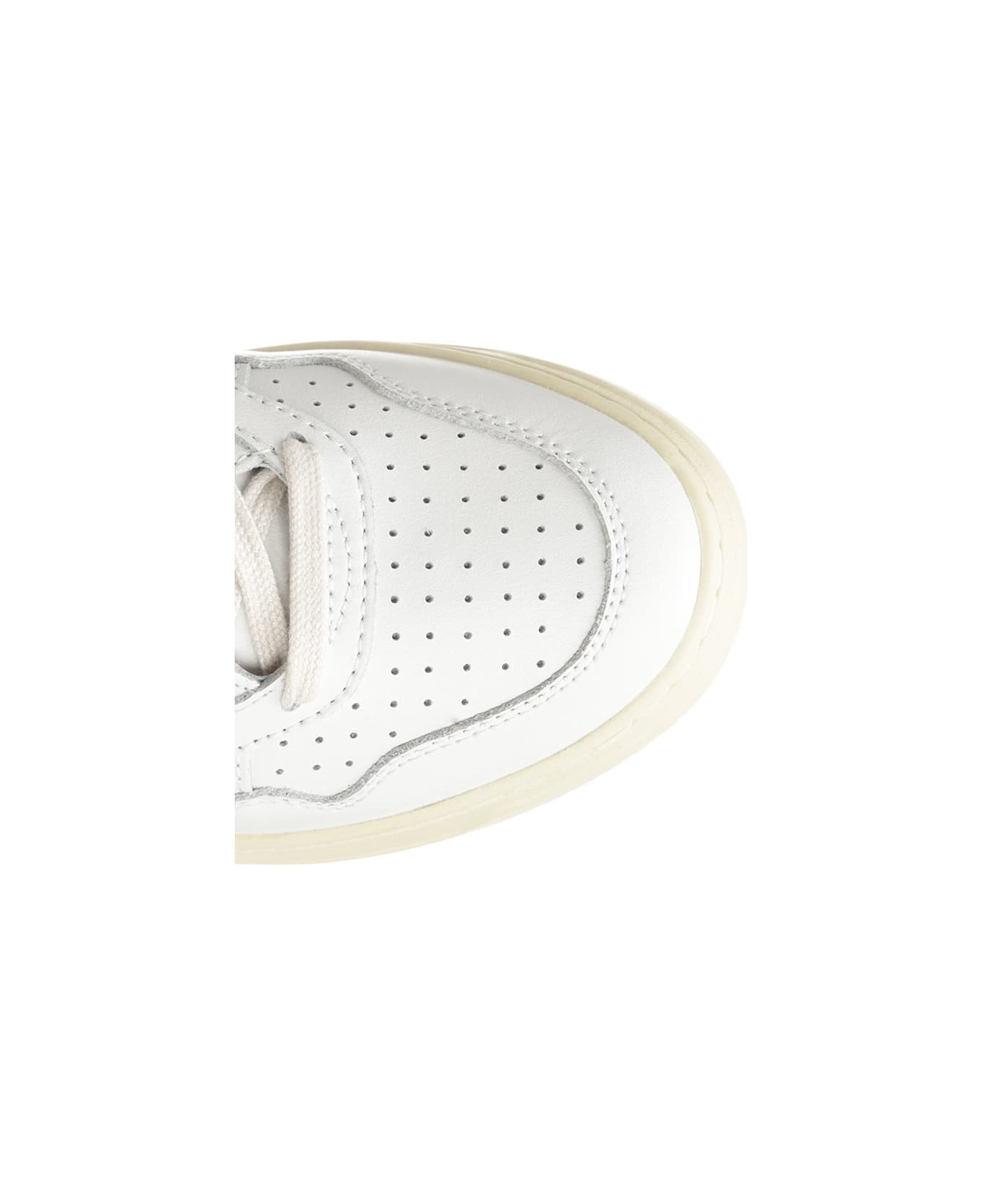 Autry 'medalist Low' Sneaker - Wht Space