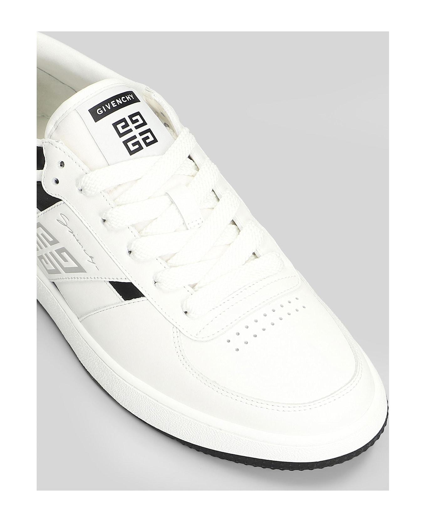 Givenchy G Move Low Sneakers In White Leather - white