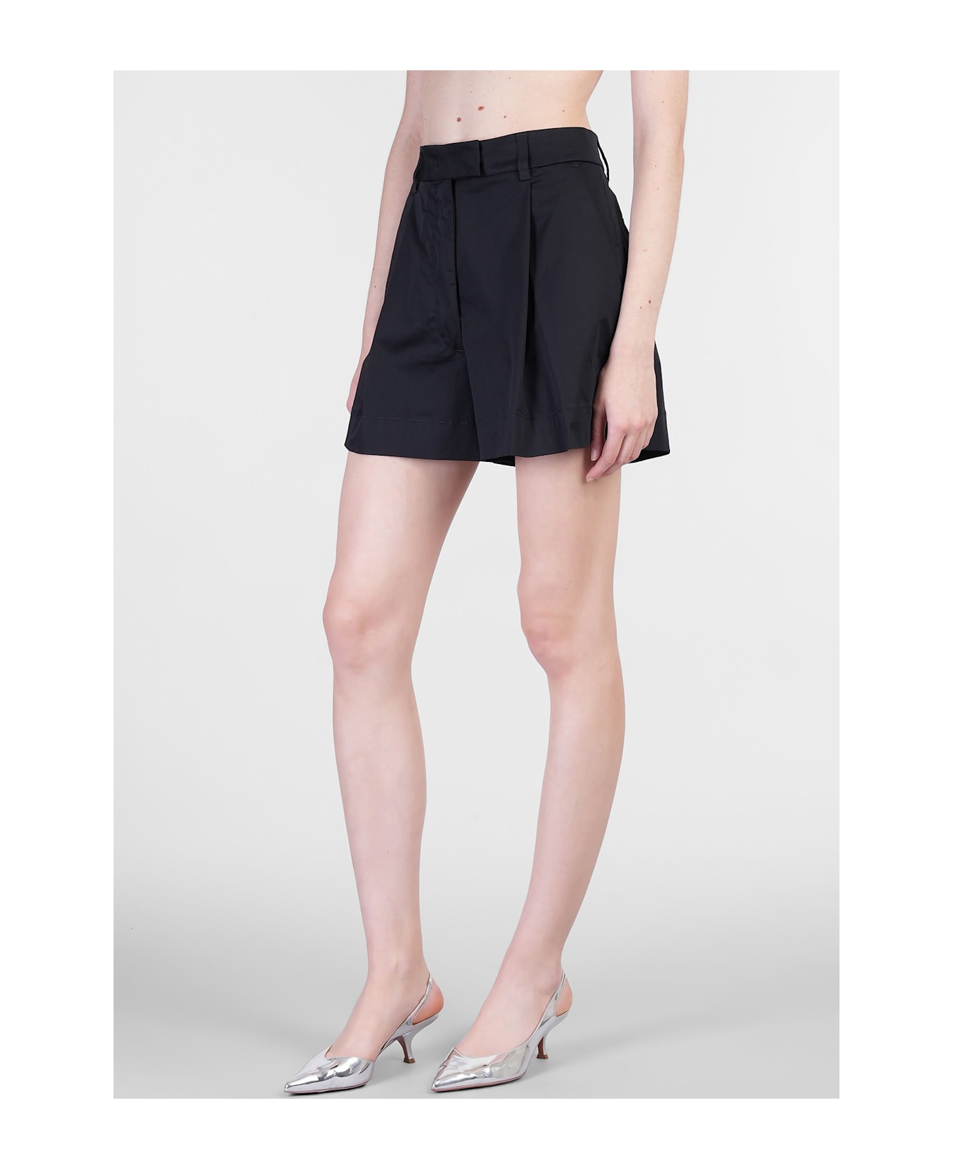 TheLatest Bea 31b5 Shorts In Black Cotton - black