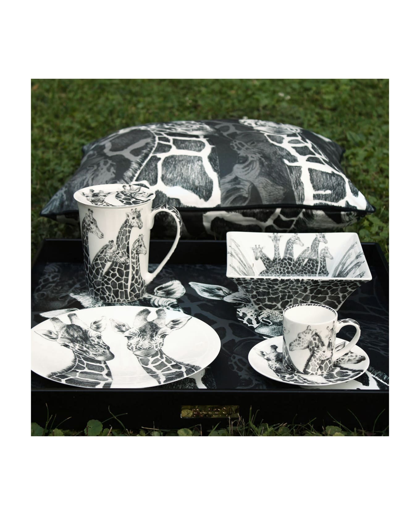 Taitù Square Tray Giraffe - Wild Spirit Collection - Black & White