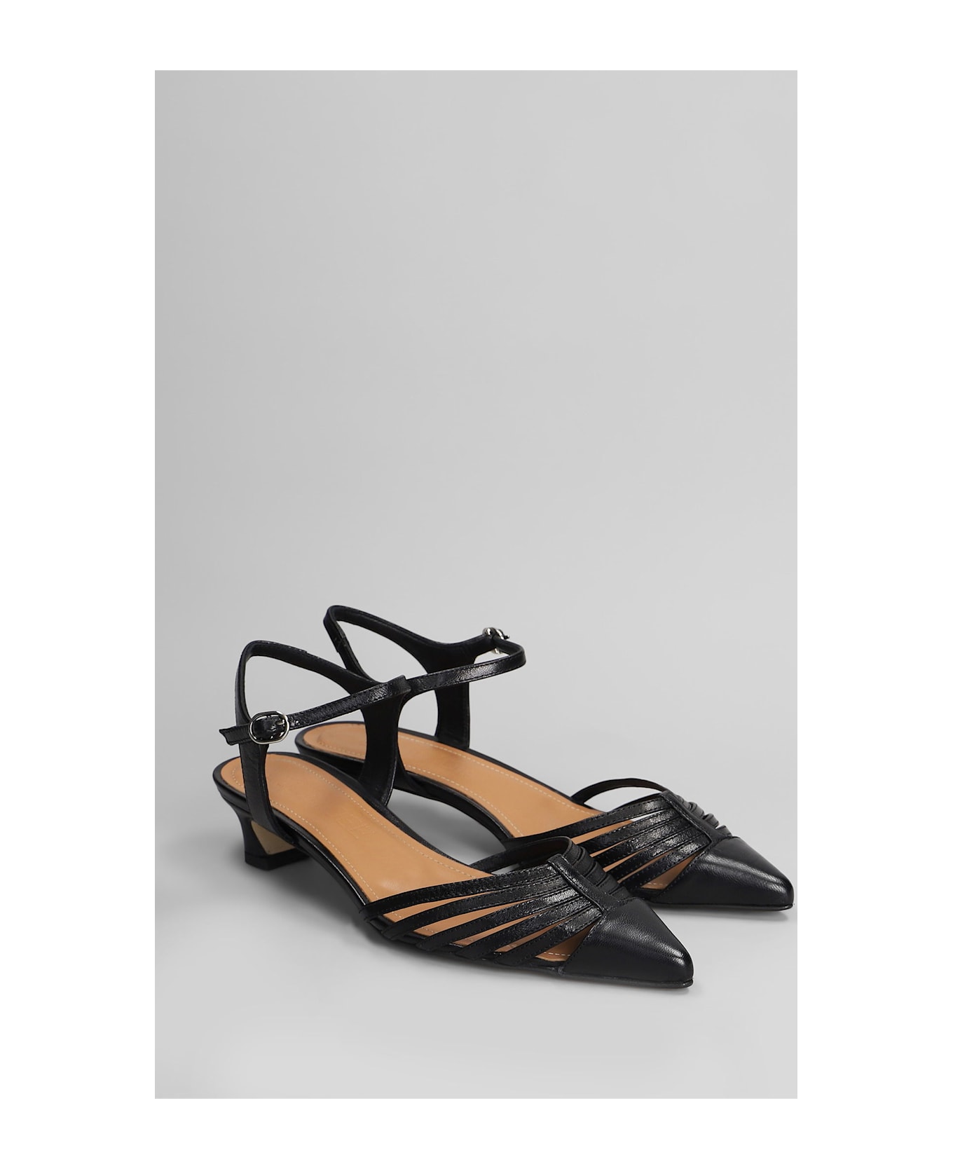 Julie Dee Pumps In Black Leather - black