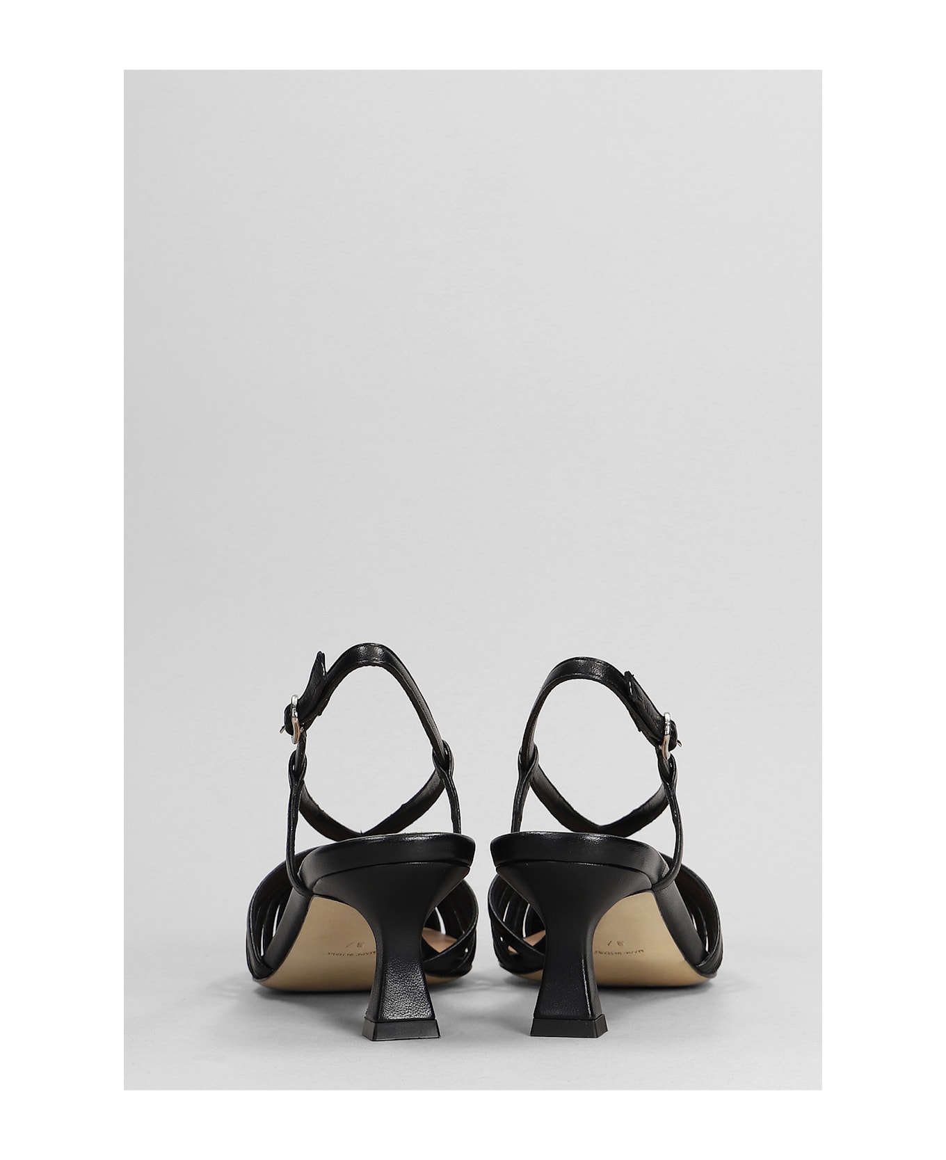 Julie Dee Pumps In Black Leather - black