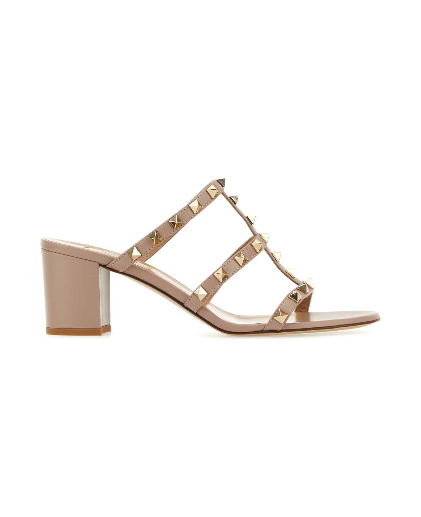 Valentino Garavani Leather Rockstud Mules - POUDRE