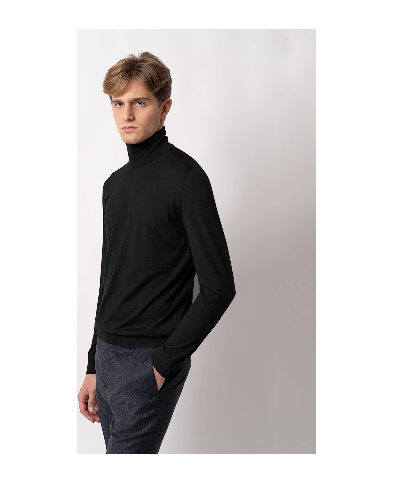 Larusmiani Turtleneck Sweater Pullman Sweater - Black