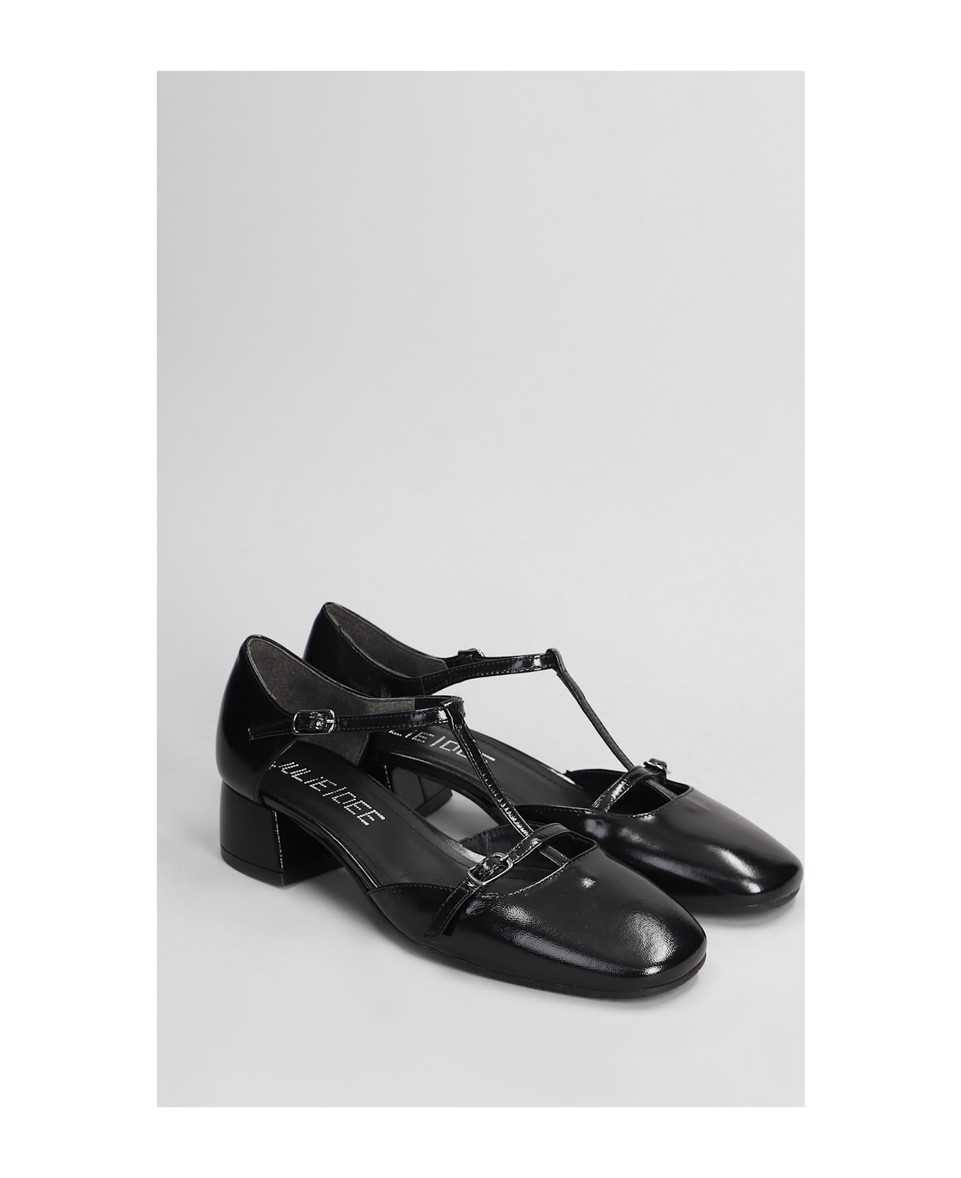 Julie Dee Pumps In Black Leather - black