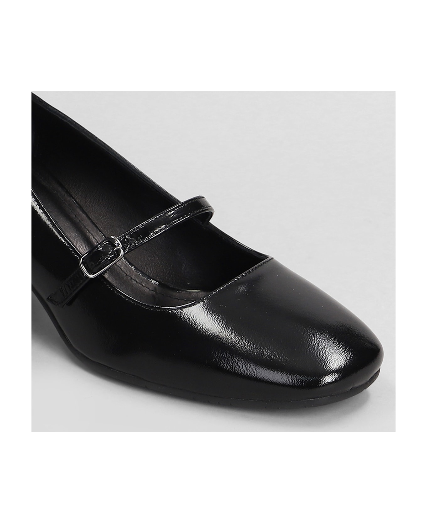 Julie Dee Pumps In Black Leather - black