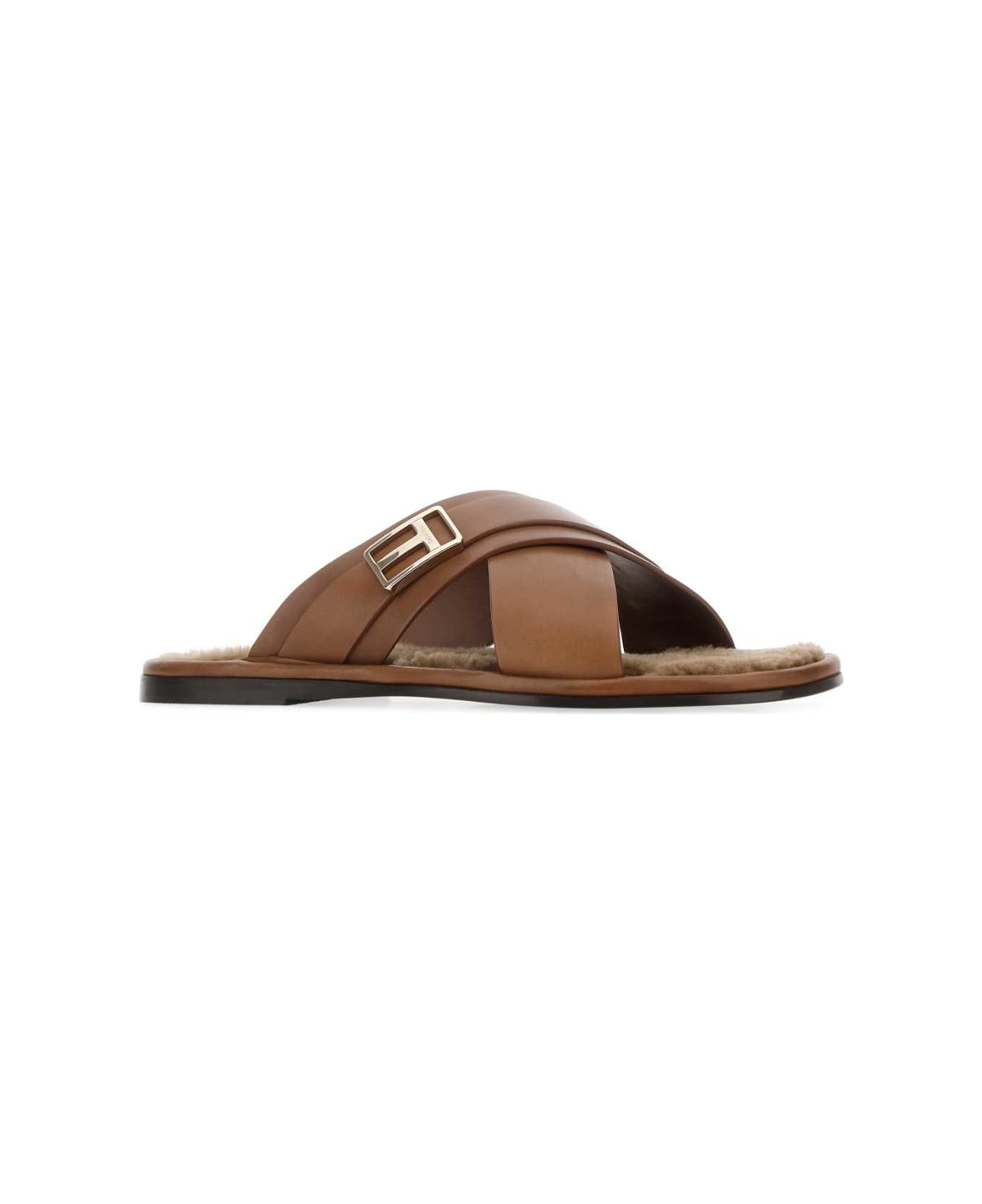 Tom Ford Brown Leather Slippers - 1B031 その他各種シューズ