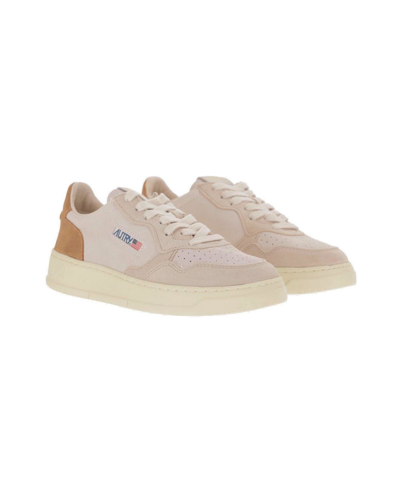 Autry Logo Patch Medalist Sneakers - NEUTRALS