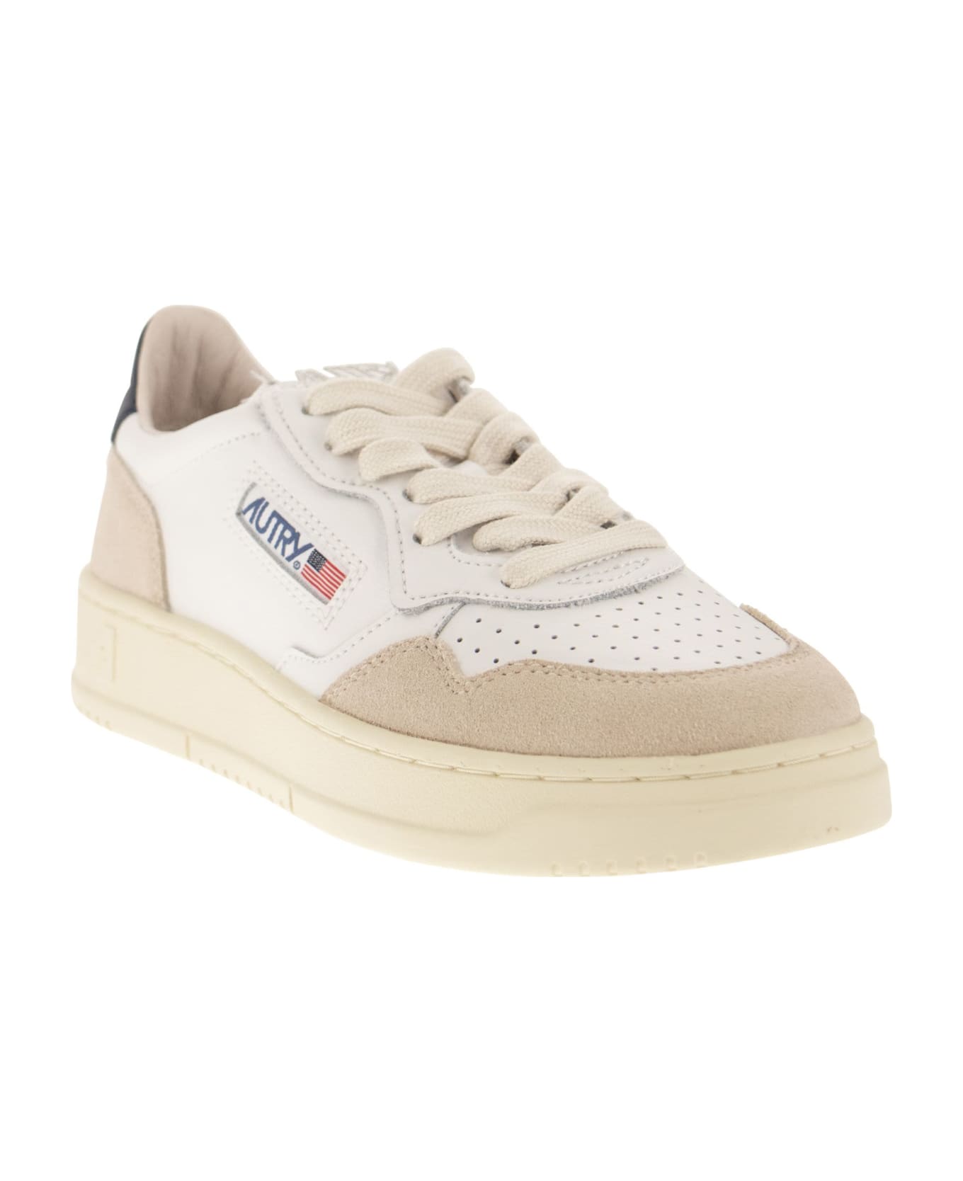 Autry Medalist Low Sneakers - White