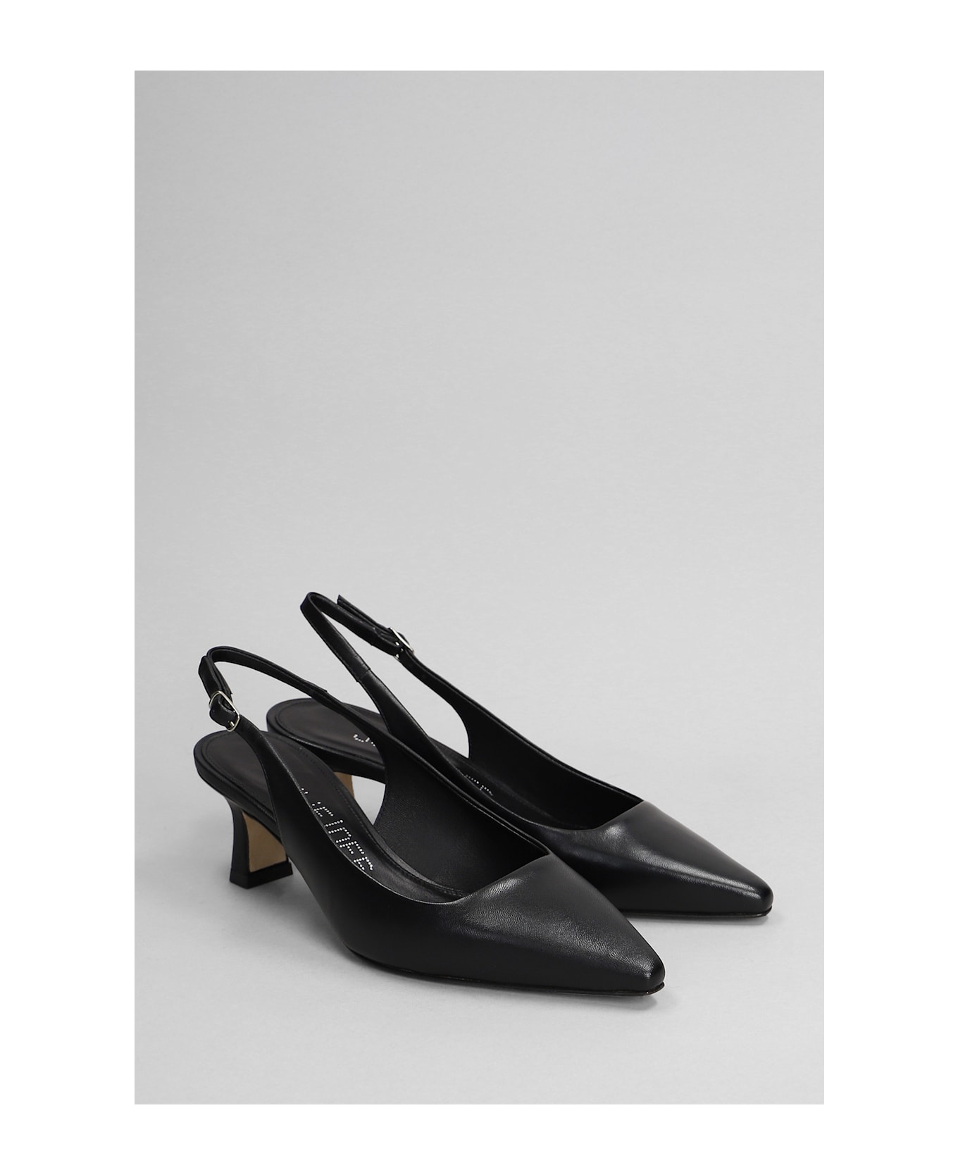 Julie Dee Pumps In Black Leather - black