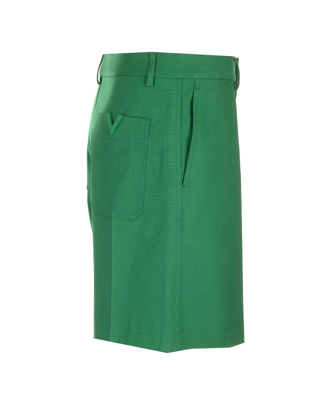 Valentino Garavani 'v Logo' Detail Bermuda Shorts - Green ショートパンツ