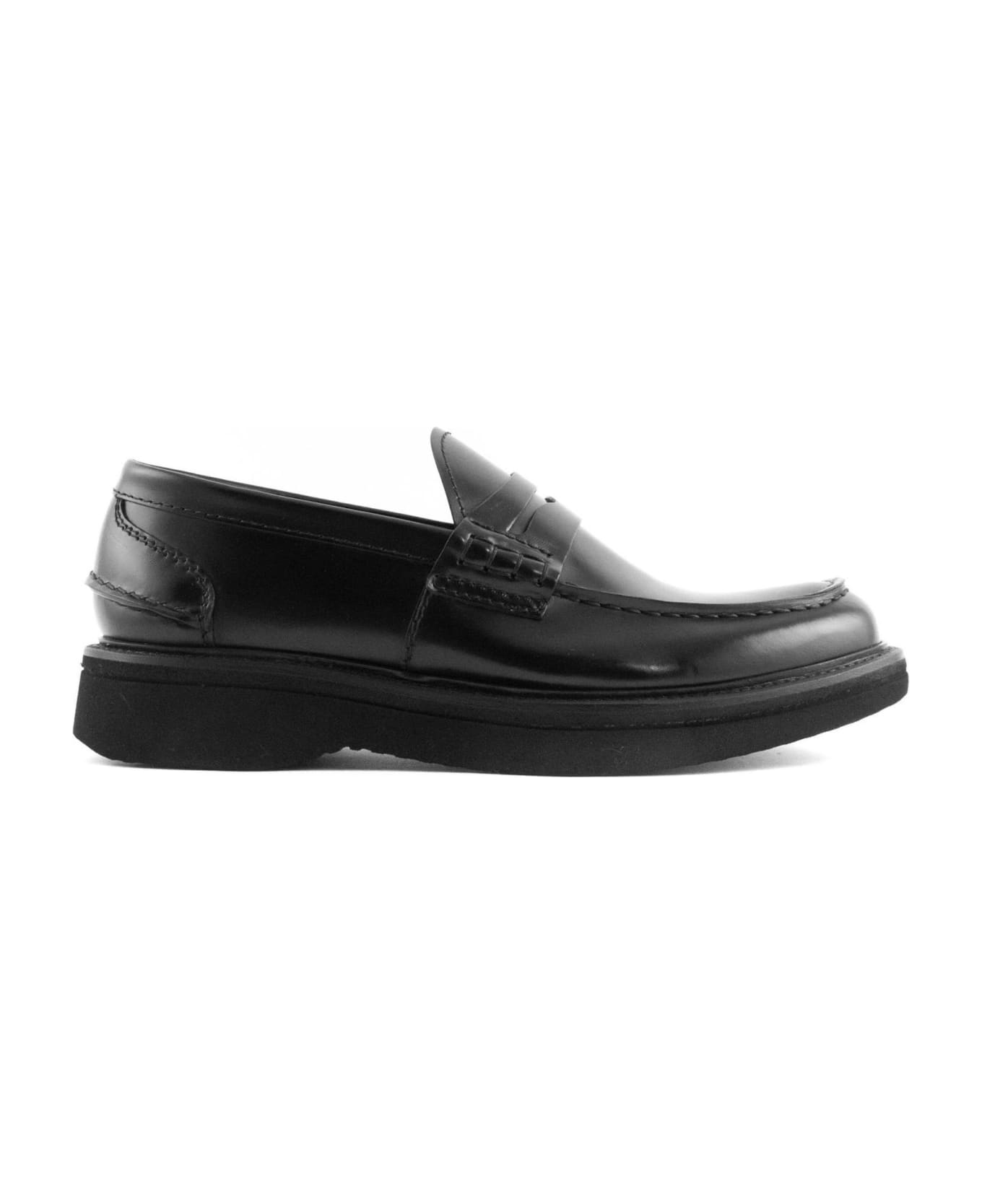 Green George Black Brushed Leather Loafer - Black ローファー＆デッキシューズ