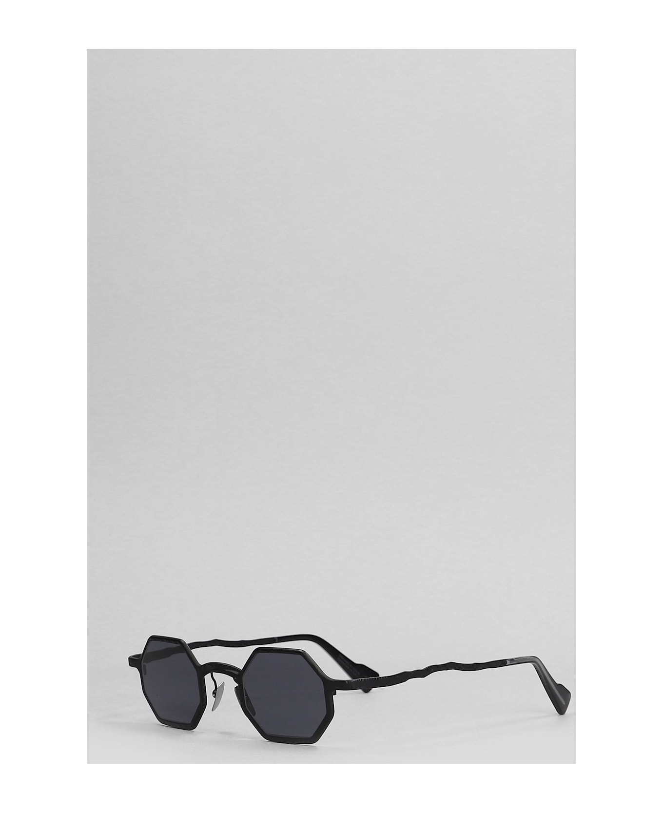 Kuboraum Z19 Sunglasses In Black Metal Alloy - black