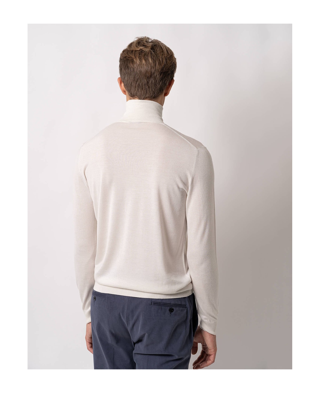 Larusmiani Turtleneck Sweater Pullman Sweater - White