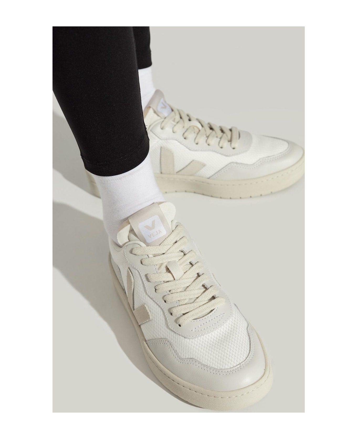 Veja Sneakers 'v-90 B-mesh' - White Pierre