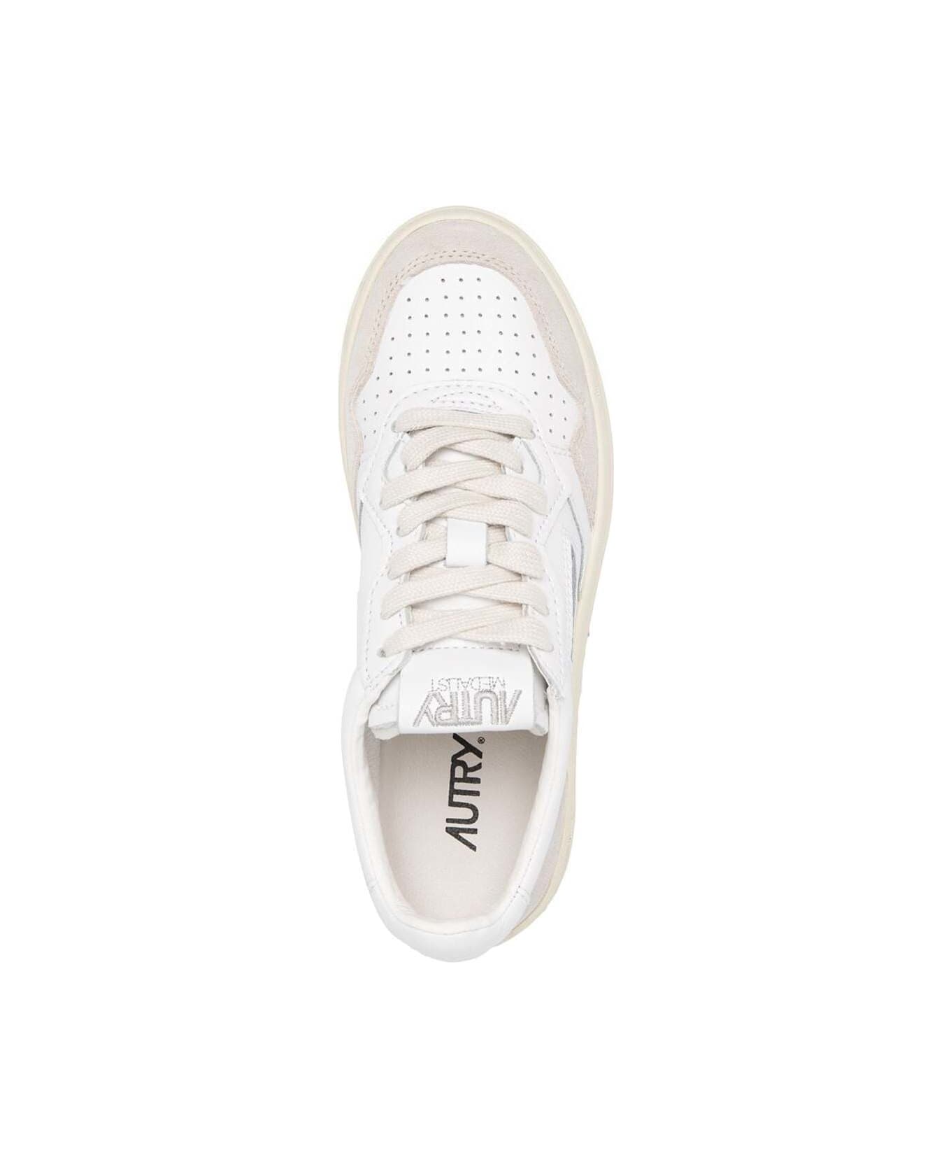 Autry 'medalist' White Low Top Sneakers With Blue Suede Details In Leather Woman - White