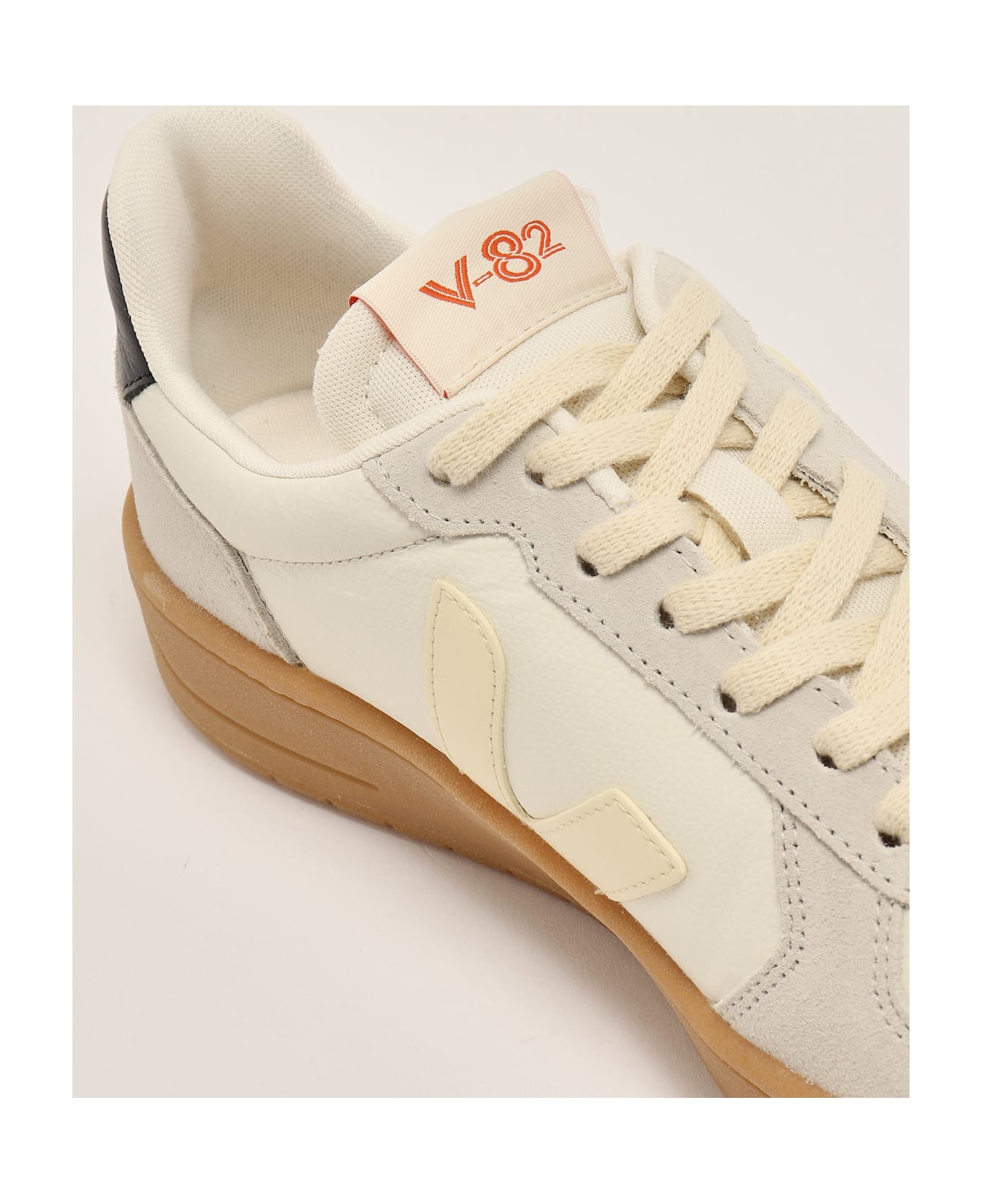 Veja V-82 In Pelle O.t. Sneaker - MASTICE TAB NERO