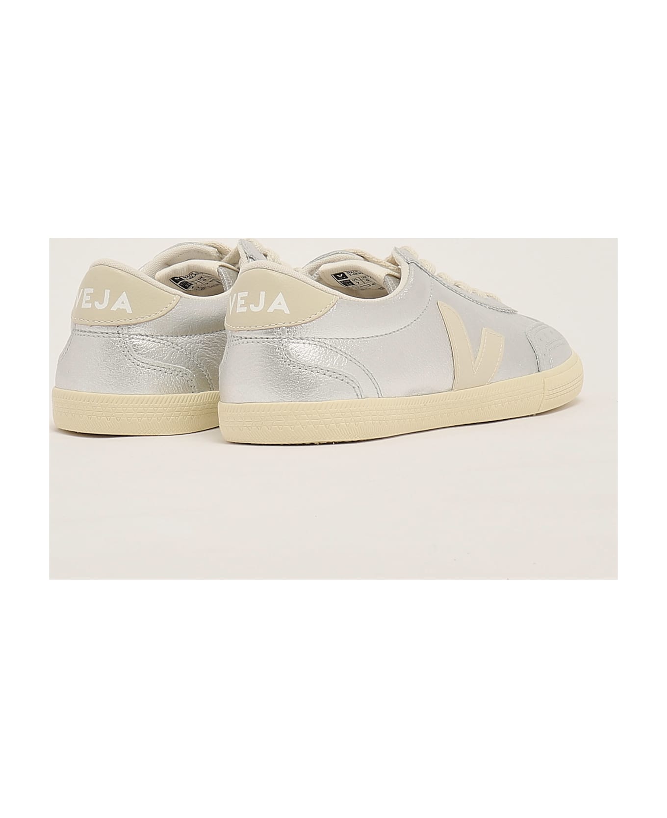 Veja Leather Sneaker - SILVER