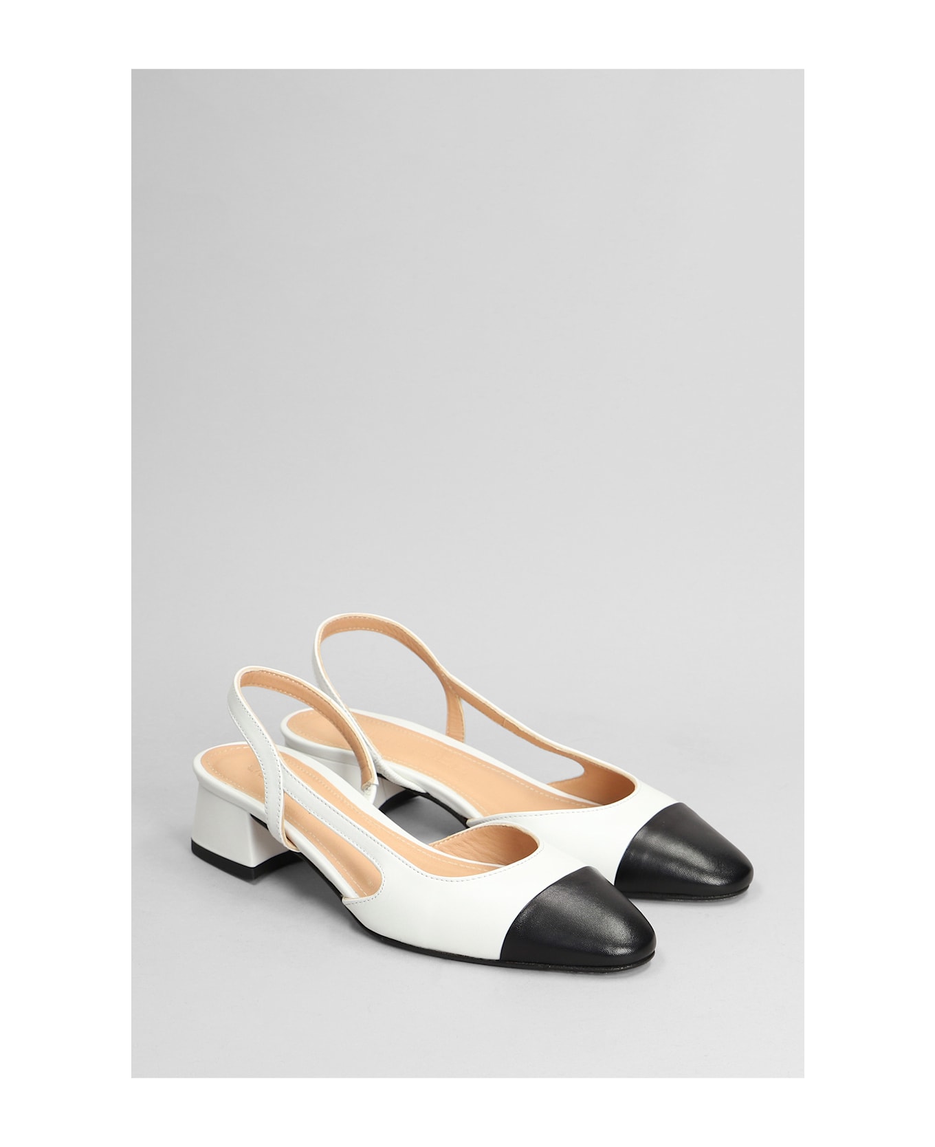 Julie Dee Pumps In White Leather - white