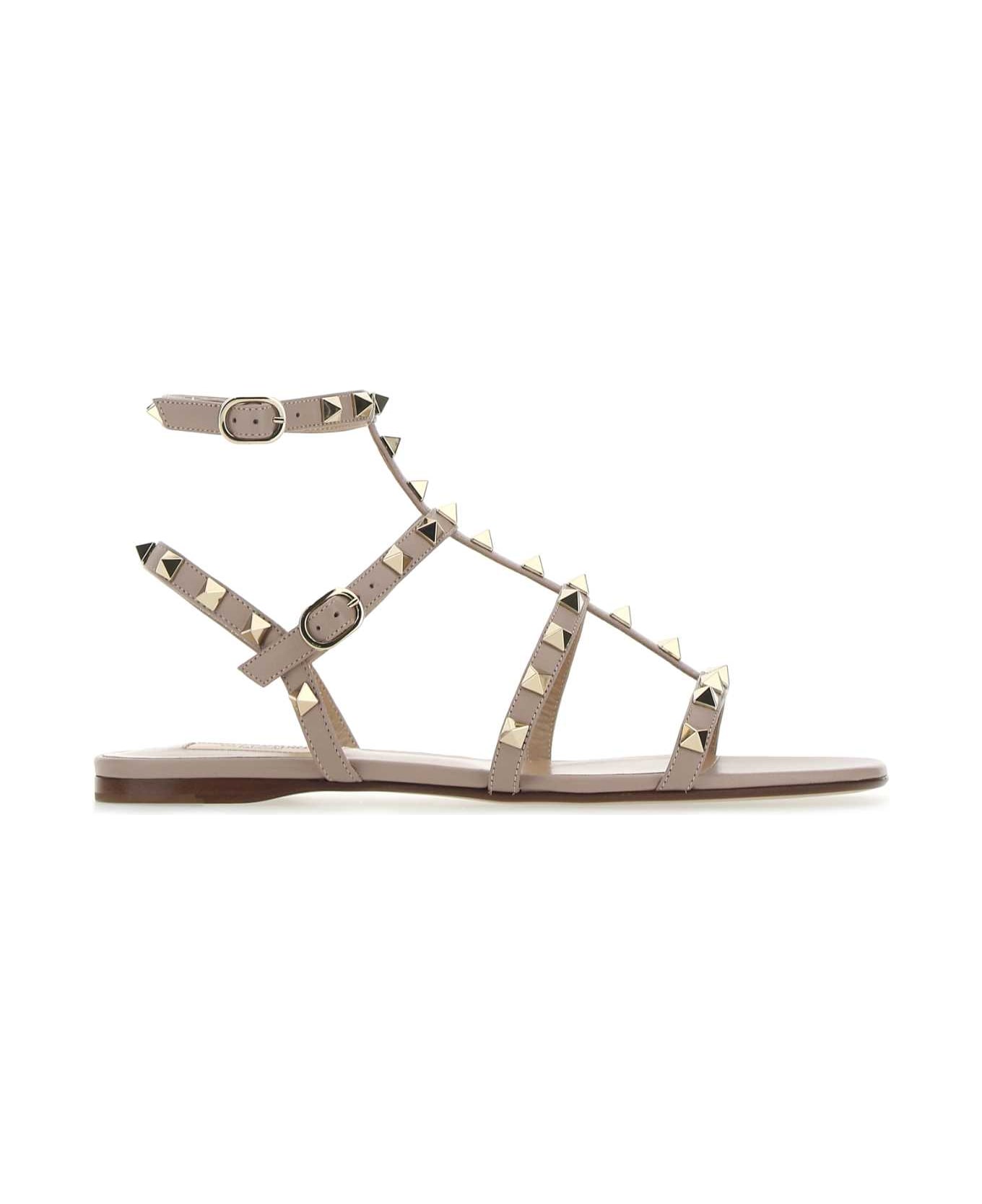 Valentino Garavani Antiqued Pink Leather Rockstud Sandals - POUDRE