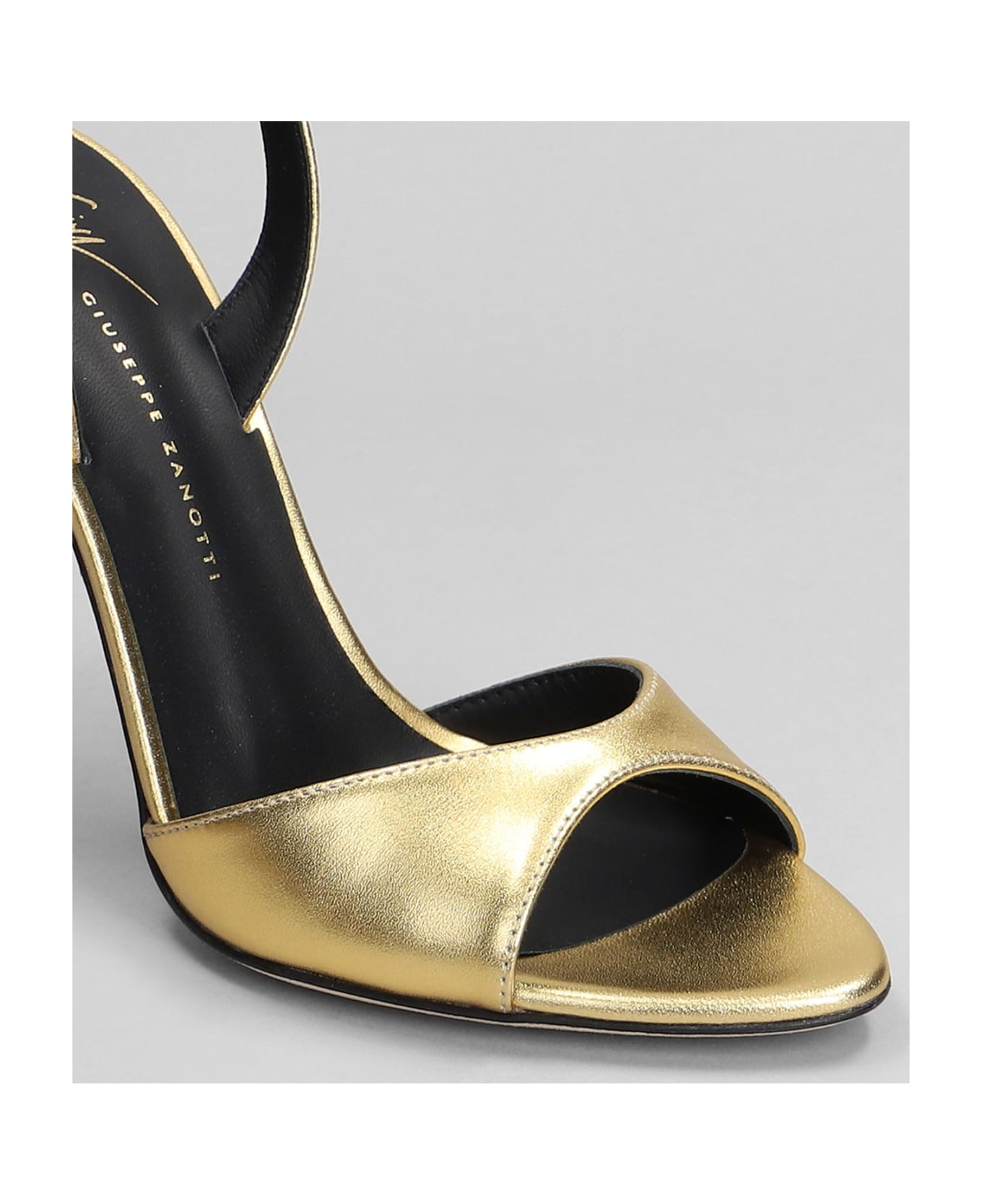 Giuseppe Zanotti Sandals In Gold Leather - gold
