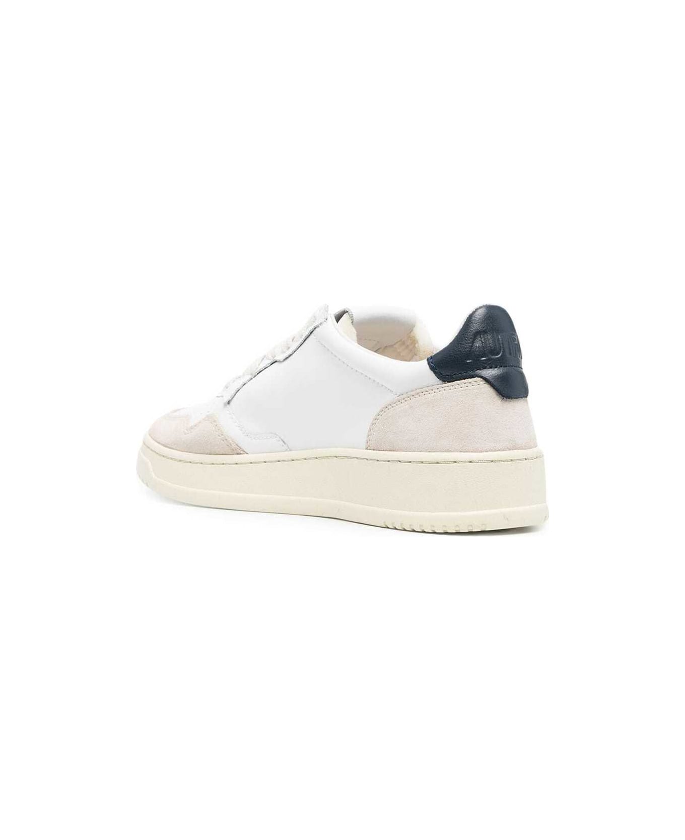 Autry 'medalist' White Low Top Sneakers With Suede Inserts And Contrasting Heel Tab In Leather Man - White