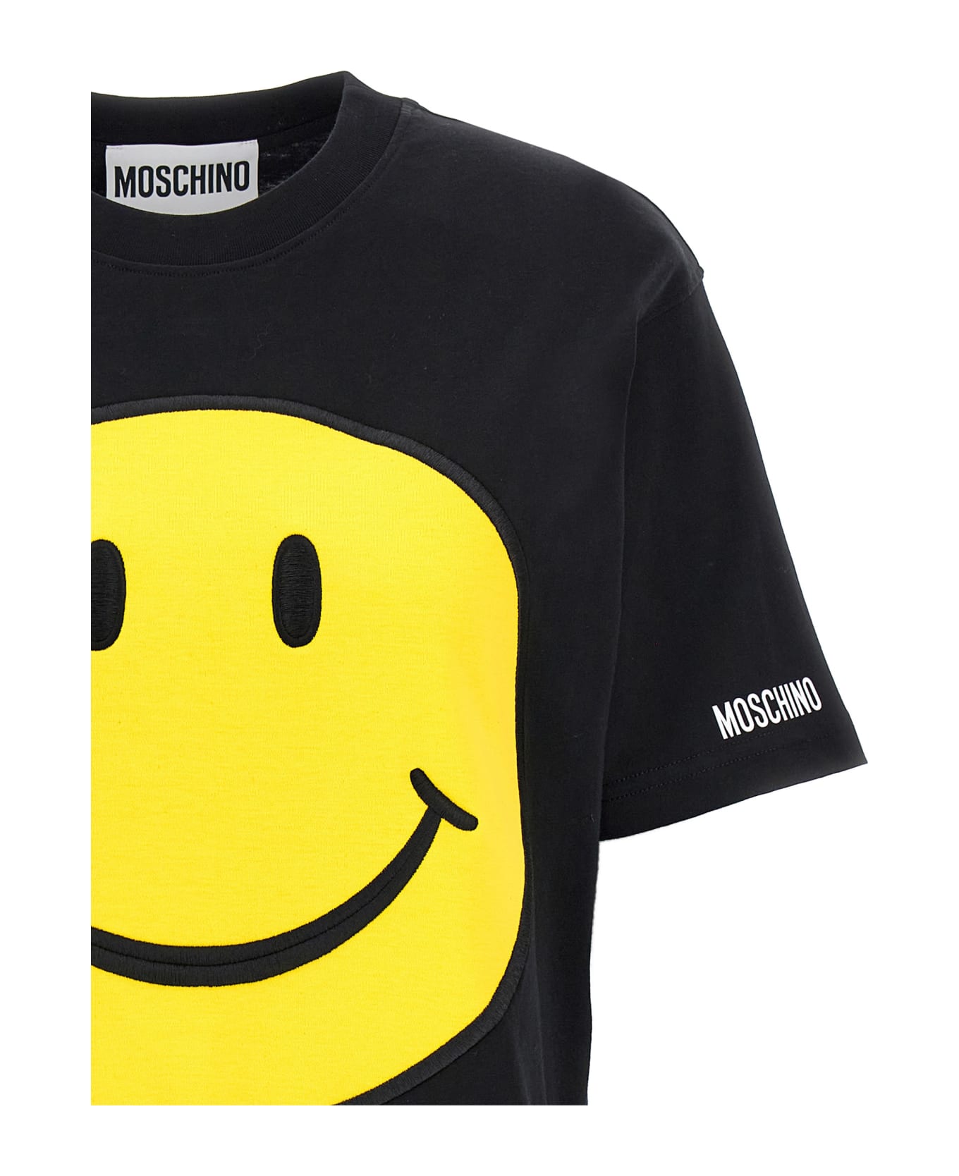 【関税&送料込み】Moschino 'Smiley' T-Shirt Moschino 'smiley' T-shirt | italist