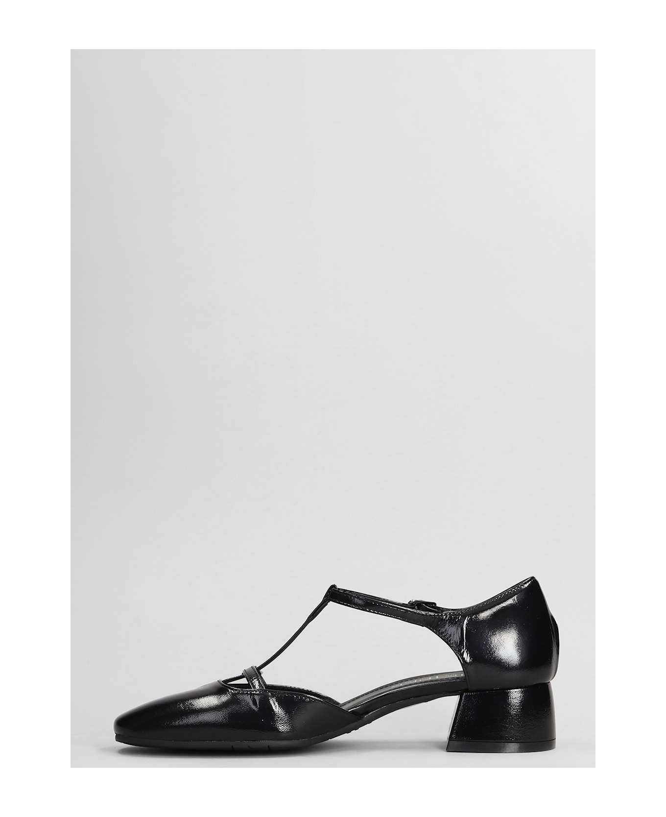 Julie Dee Pumps In Black Leather - black