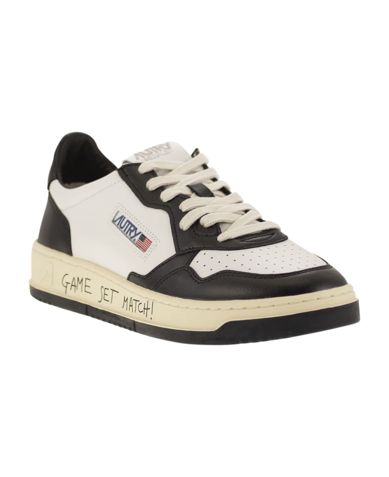 Autry Medalist Low - Leather Trainers With Lettering - White/black