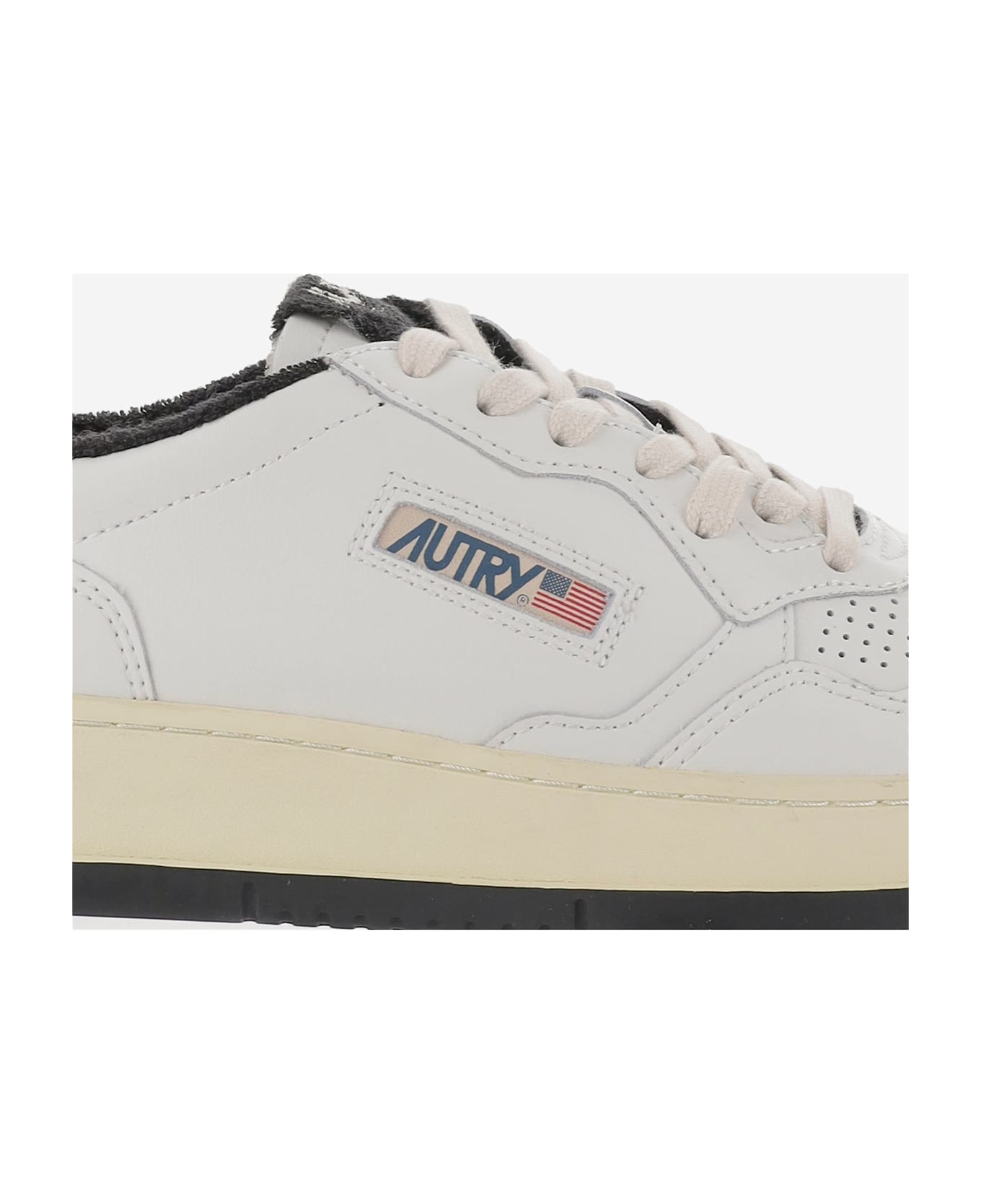 Autry Low Medalist Sneakers - White
