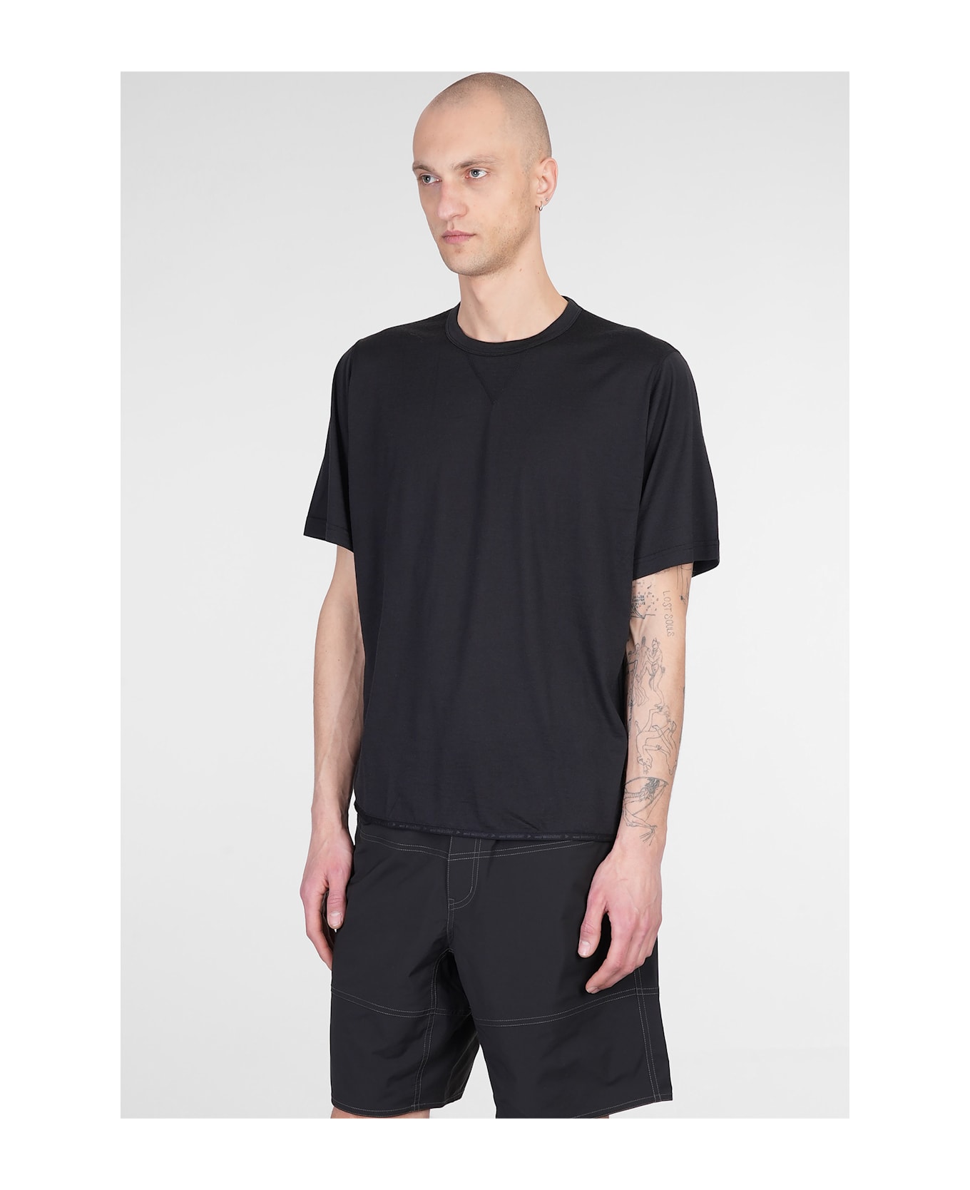 And Wander T-shirt In Black Wool - black