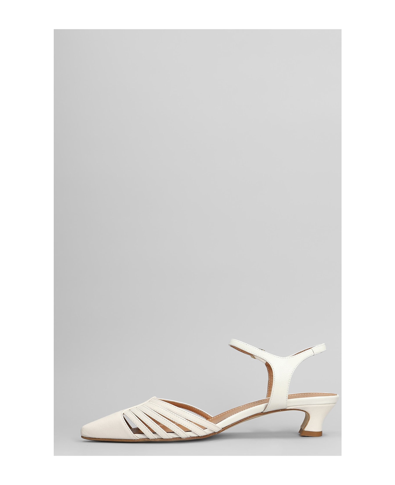 Julie Dee Pumps In White Leather - white