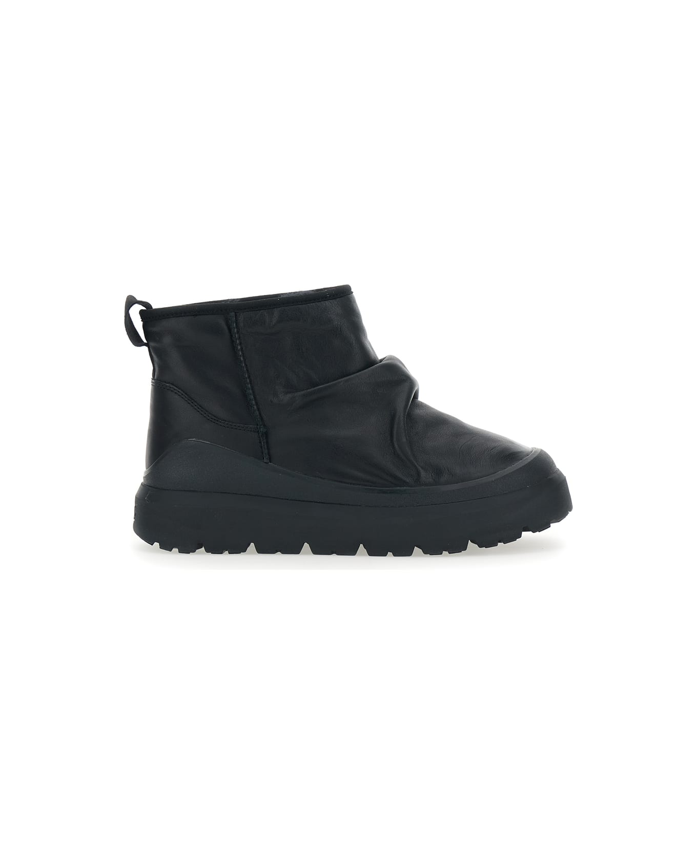 UGG 
heritage Utility
 Black Ankle Boots With Ruffle Detail In Leather Man - Black