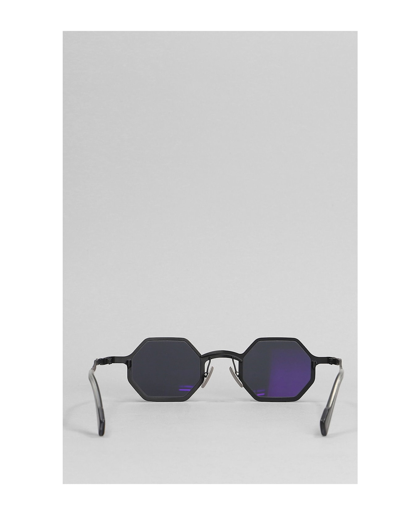 Kuboraum Z19 Sunglasses In Black Metal Alloy - black