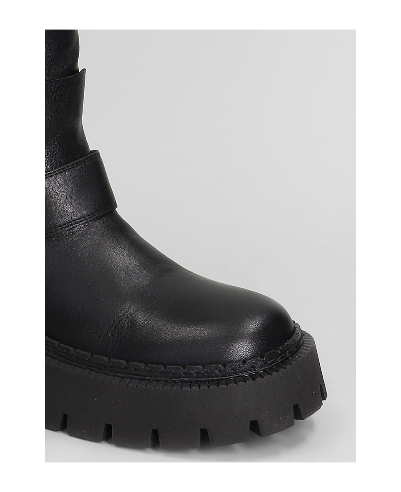 Vic Matié Etna 101 Low Heels Boots In Black Leather - black