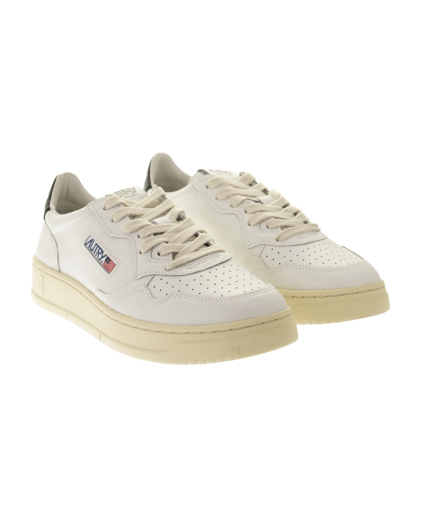 Autry Medalist Low - Leather Sneakers - White/black