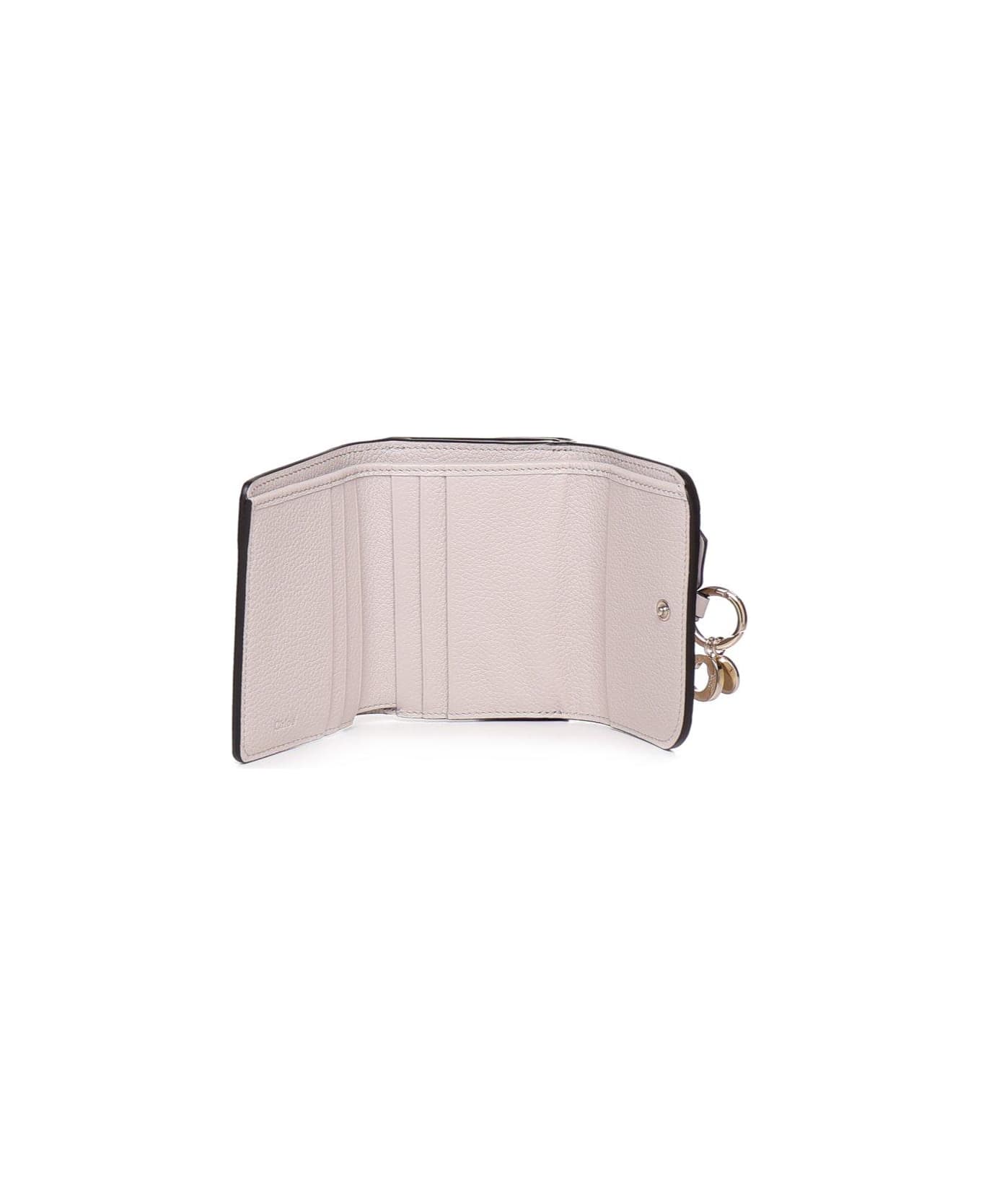 Chloé Logo Plaque Tri-fold Wallet - WILDGREY